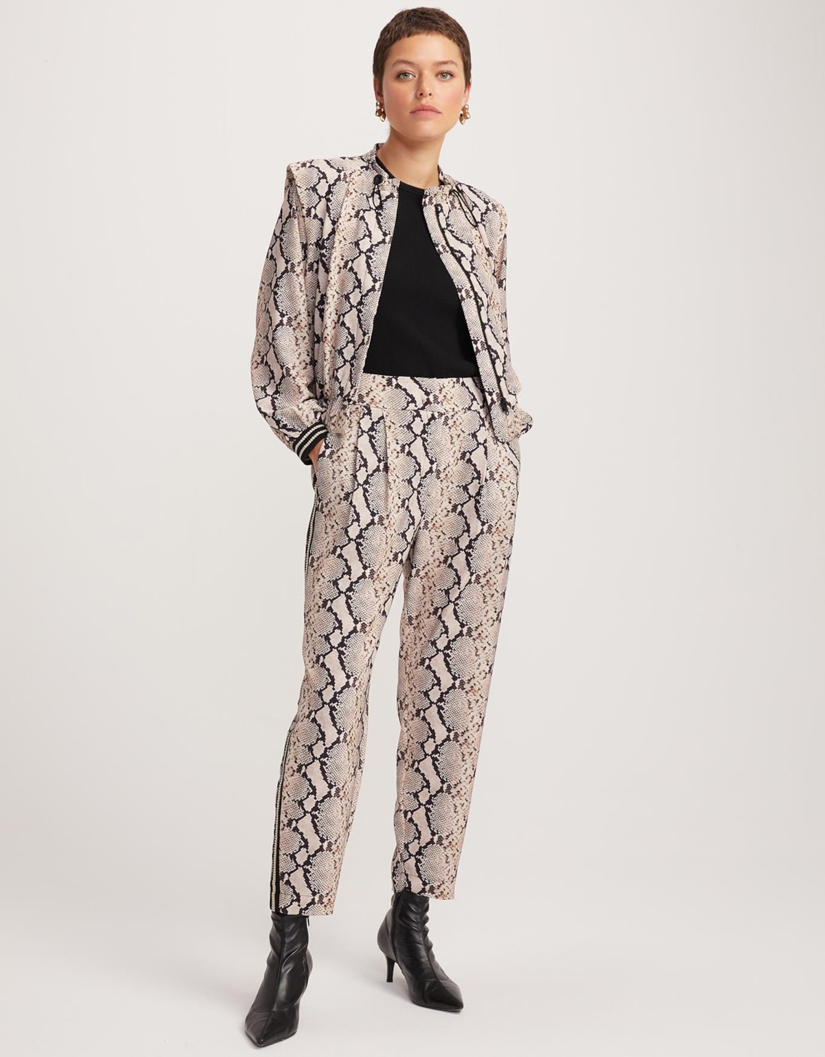 image_242df5b9-d69f-403a-ad94-26a79c3f7de3