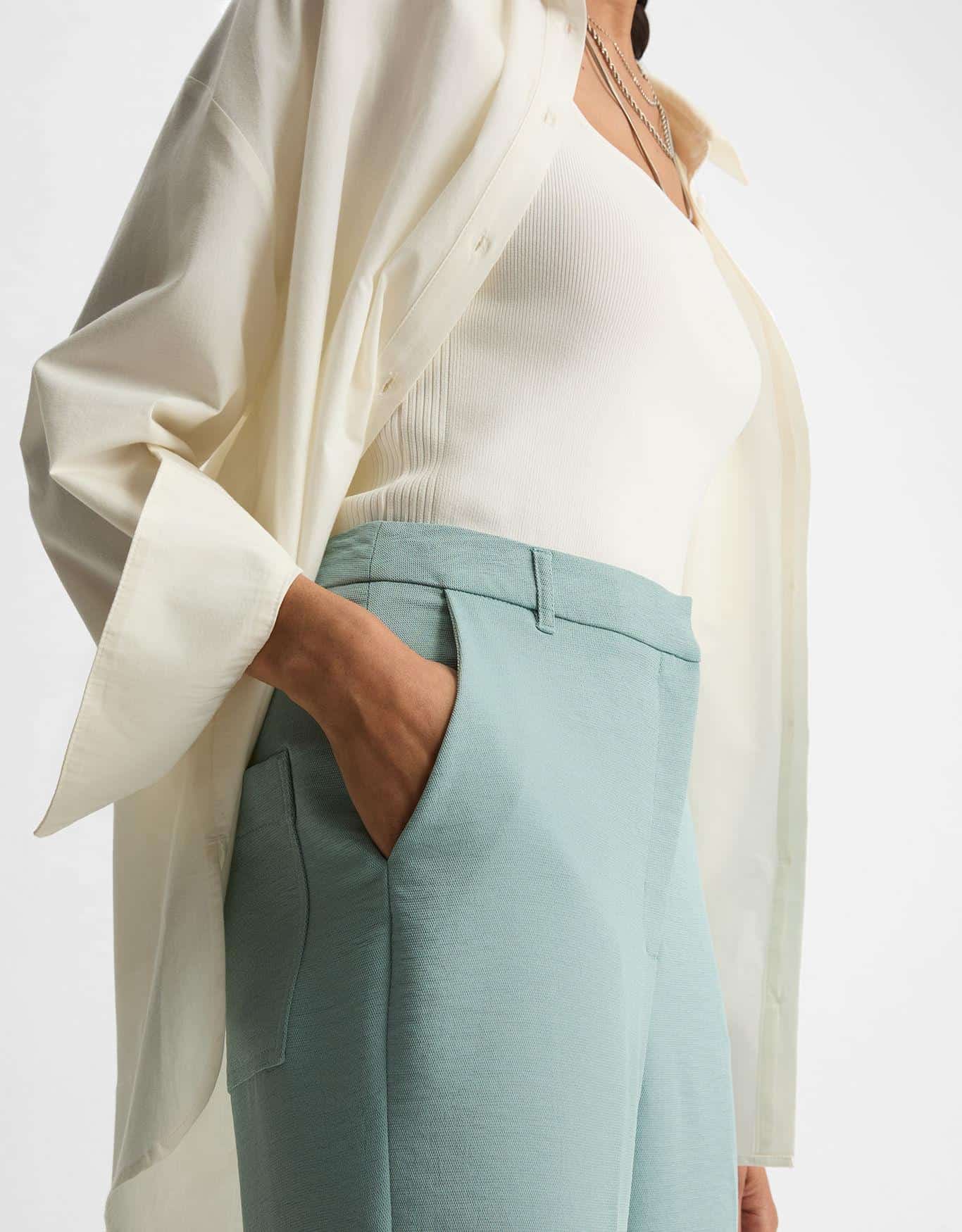 Calça Slim com Bolsos