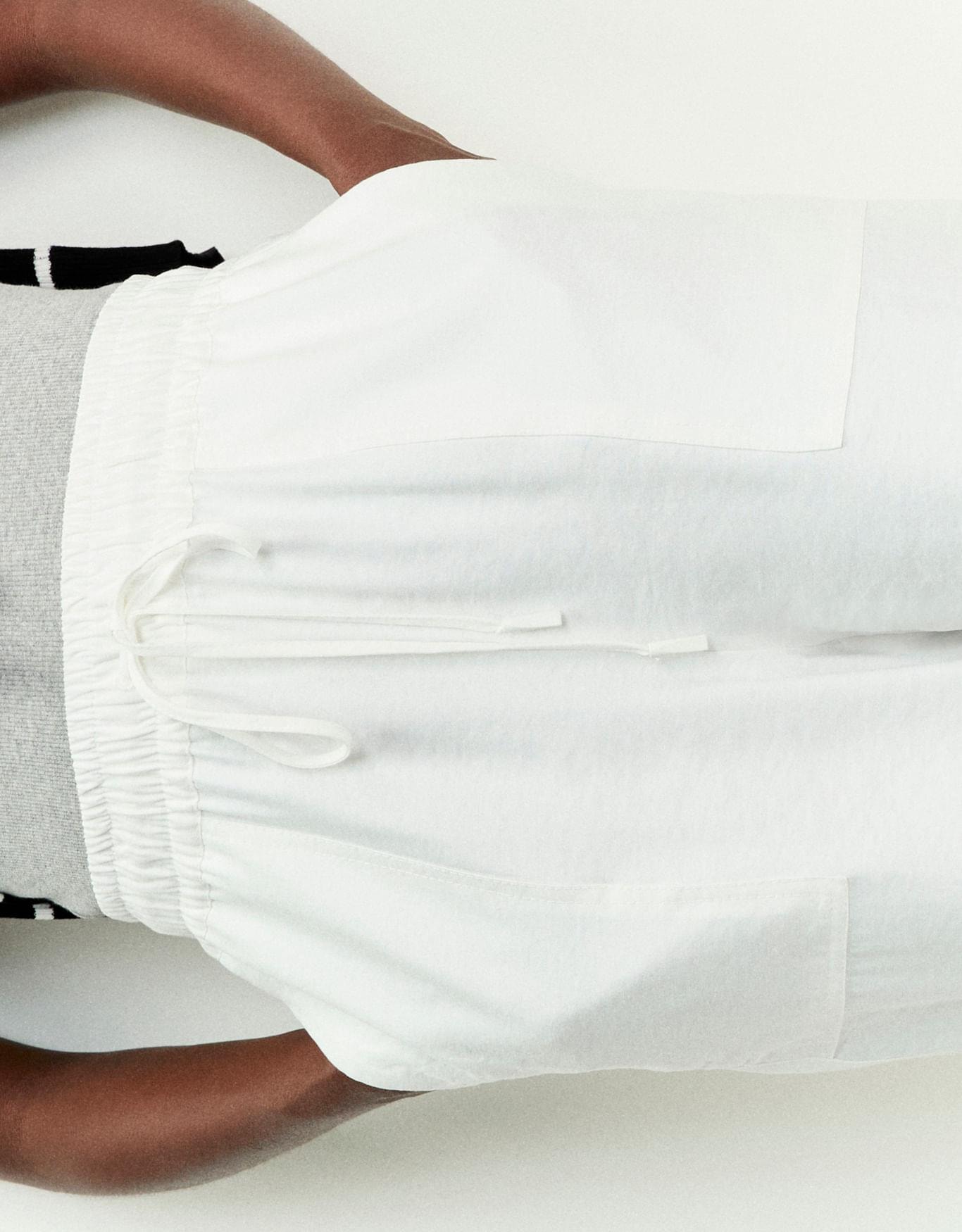 Calça Slim Com Bolsos