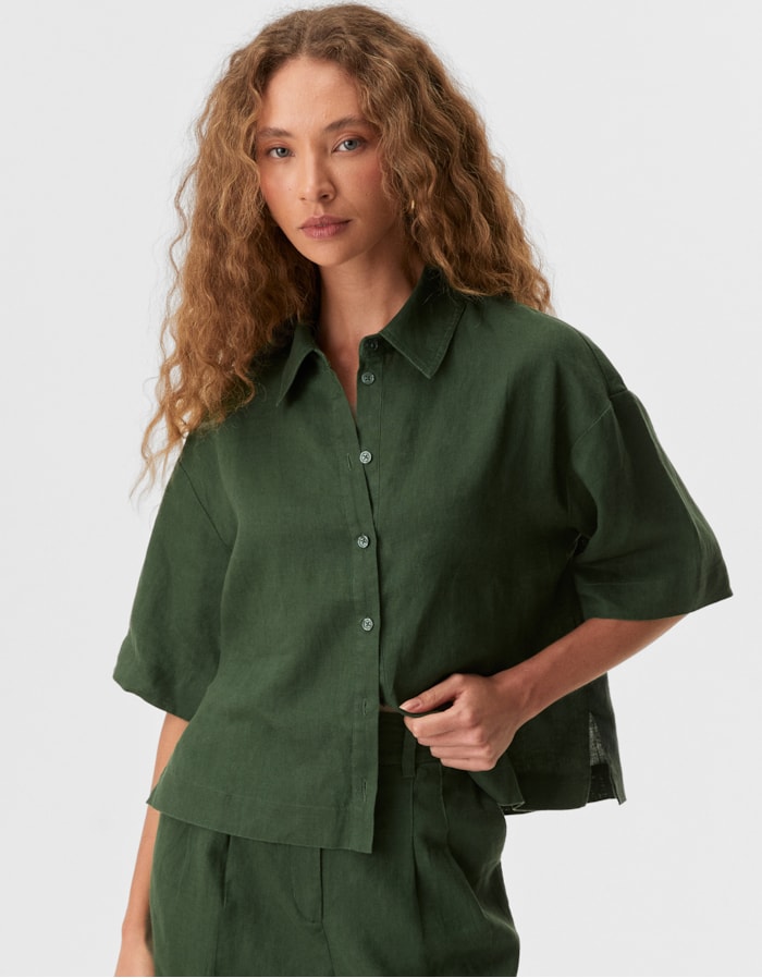 Shoulder — Camisa Linho Manga Curta Verde