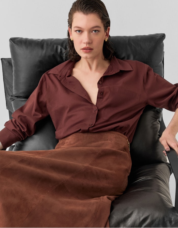 Shoulder — Camisa Voil Reta Marrom