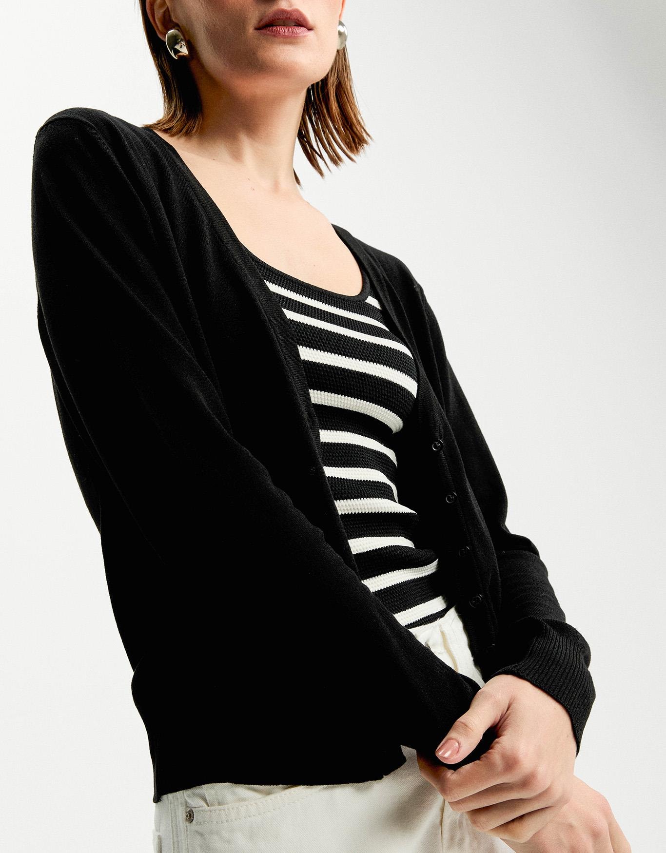 Cardigan Tricot Básico Botões