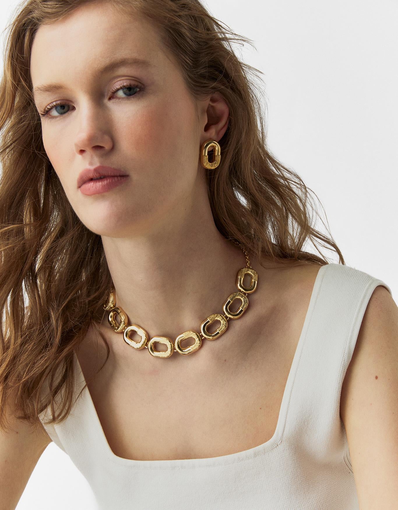 Colar Curto Oval Texturizado