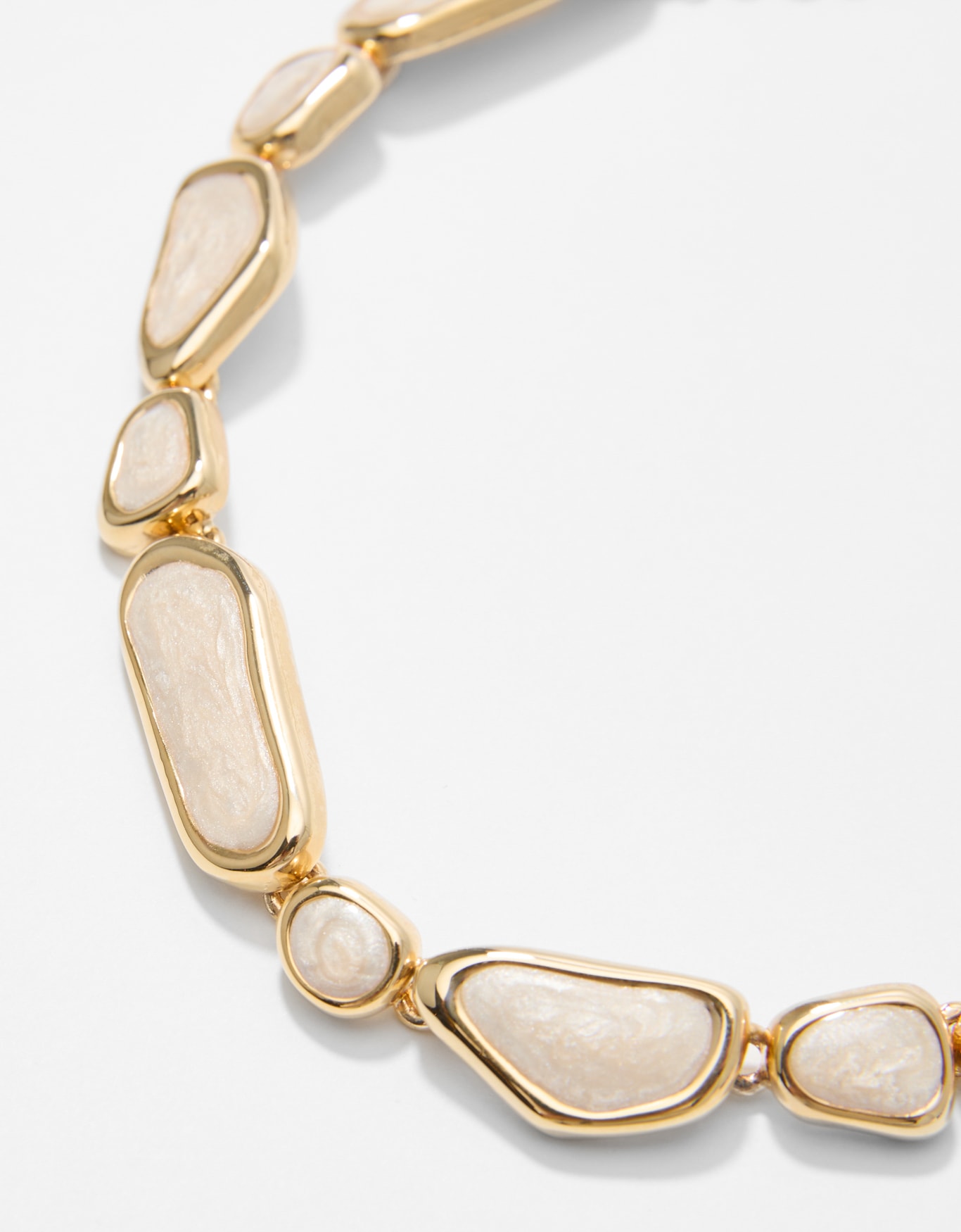 Colar Curto Pingentes Resina Perolada