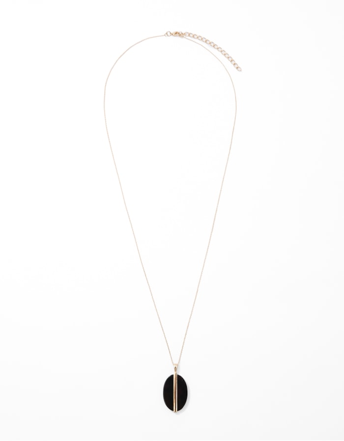 Shoulder — Colar Longo Pingente Resina Preta