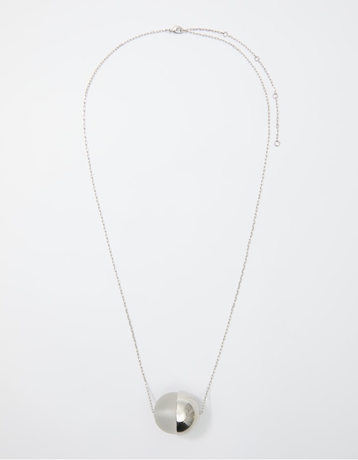 Shoulder — Colar Longo Pngente Metal e Resina