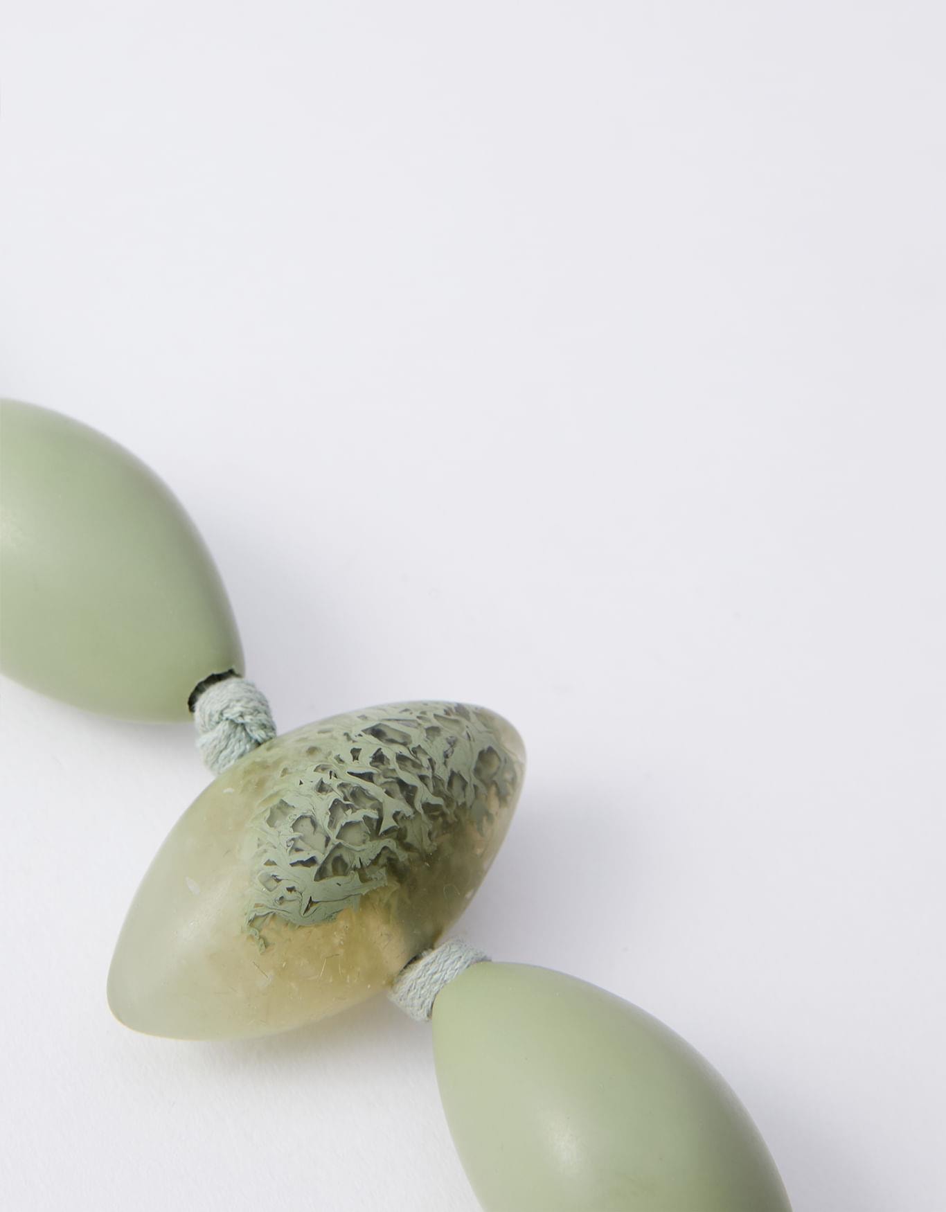 Colar Longo Regulável Resina Mescla Verde