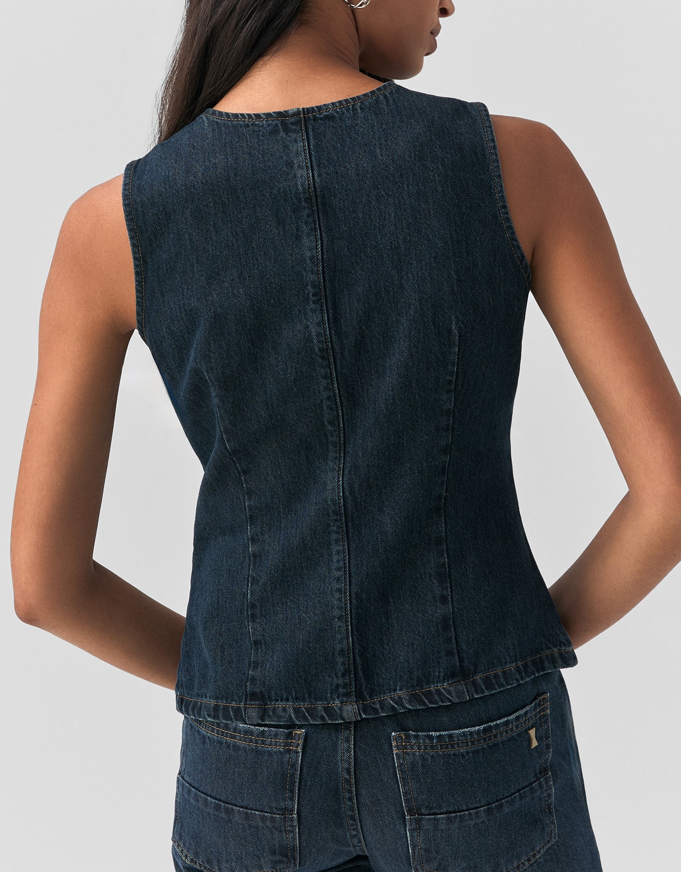 image_b87f713d-9b3a-49ad-82b7-56f775a135cd