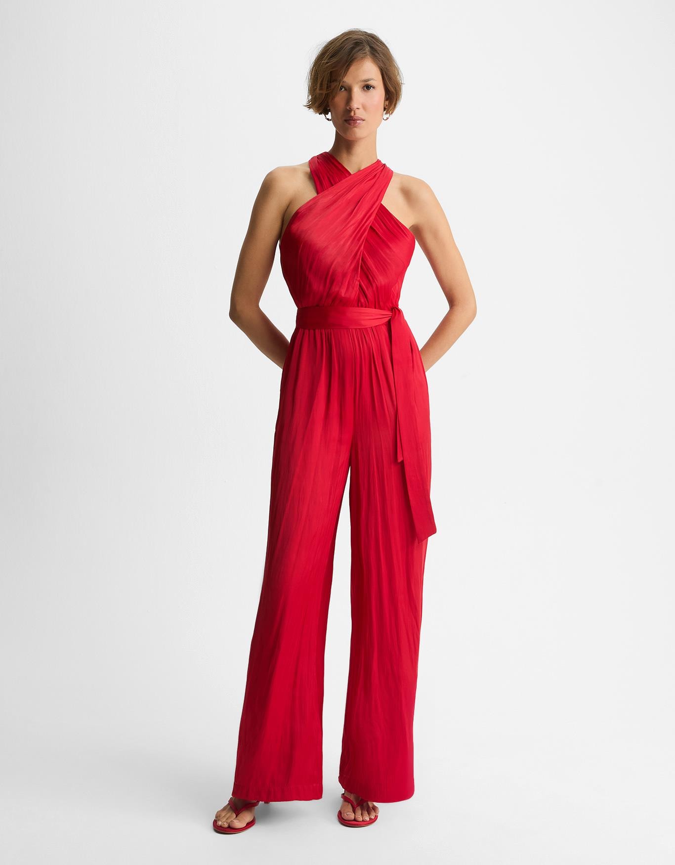 Macacão Acetinado Decote Cruzado