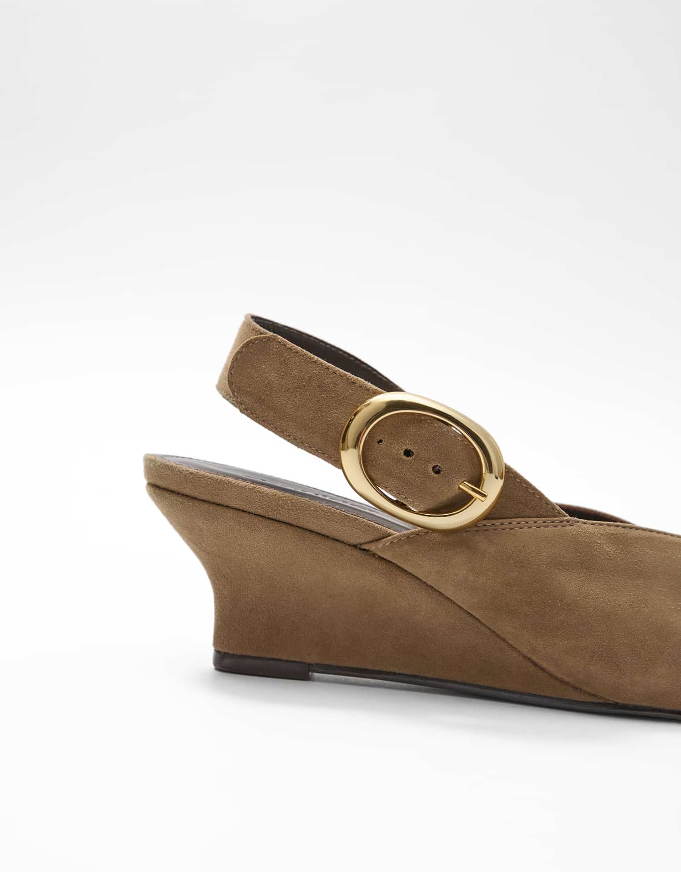 Mule Bico Fino Camurça