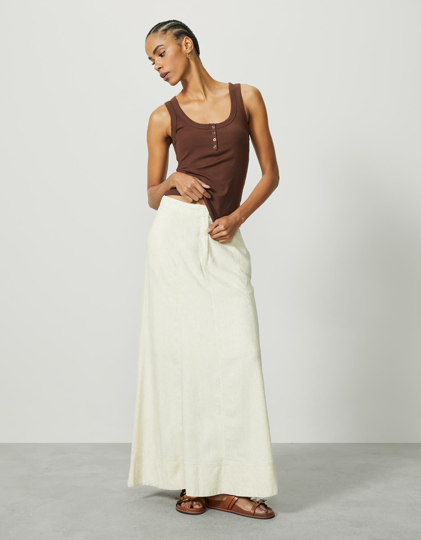 Regata Malha Canelada Botões Marrom