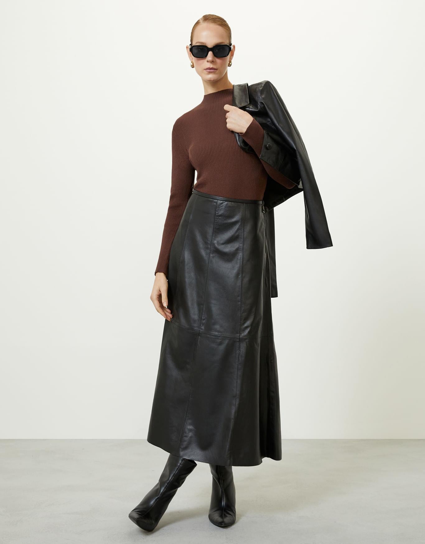 Saia Couro Recortes Preta