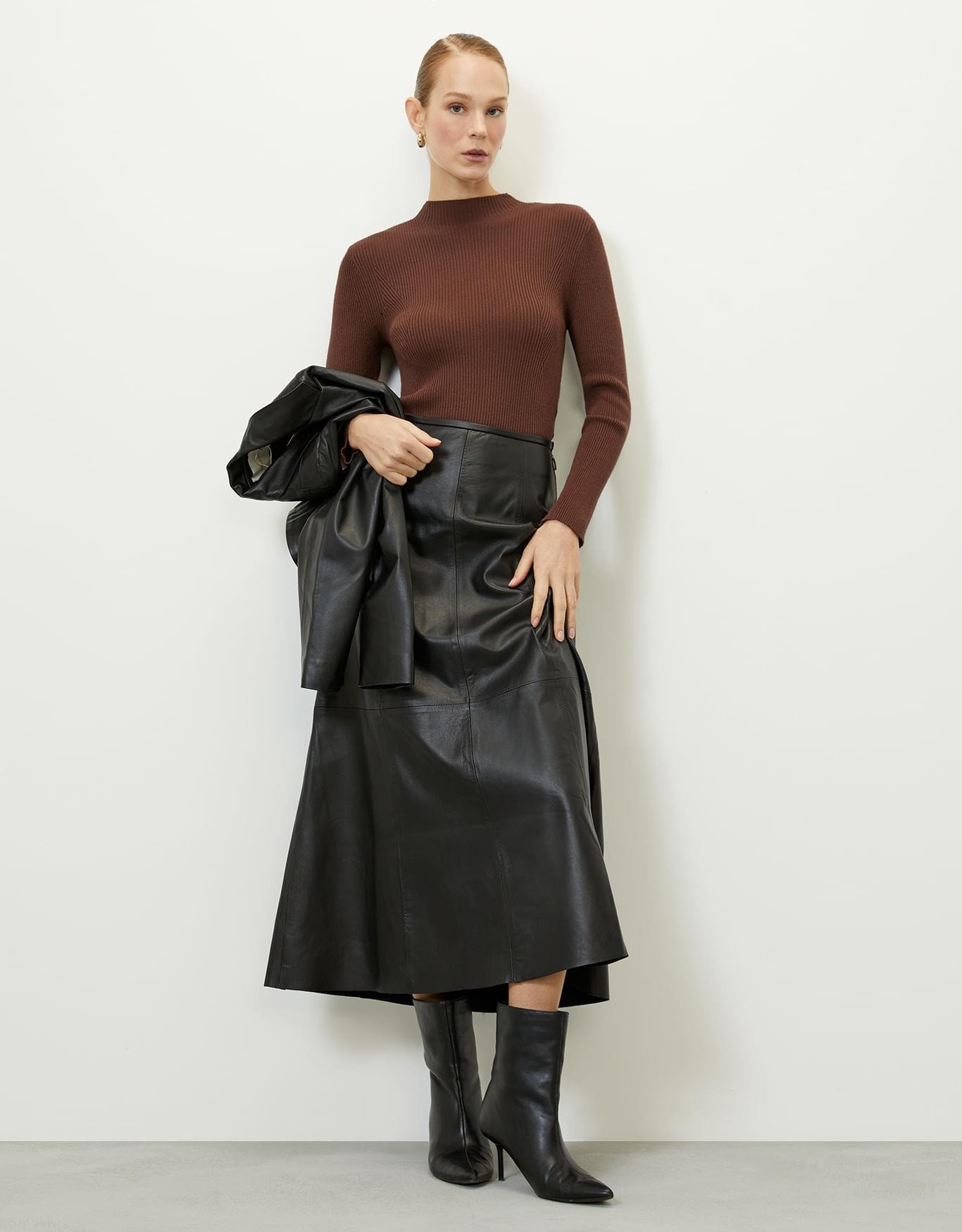 Saia Couro Recortes Preta