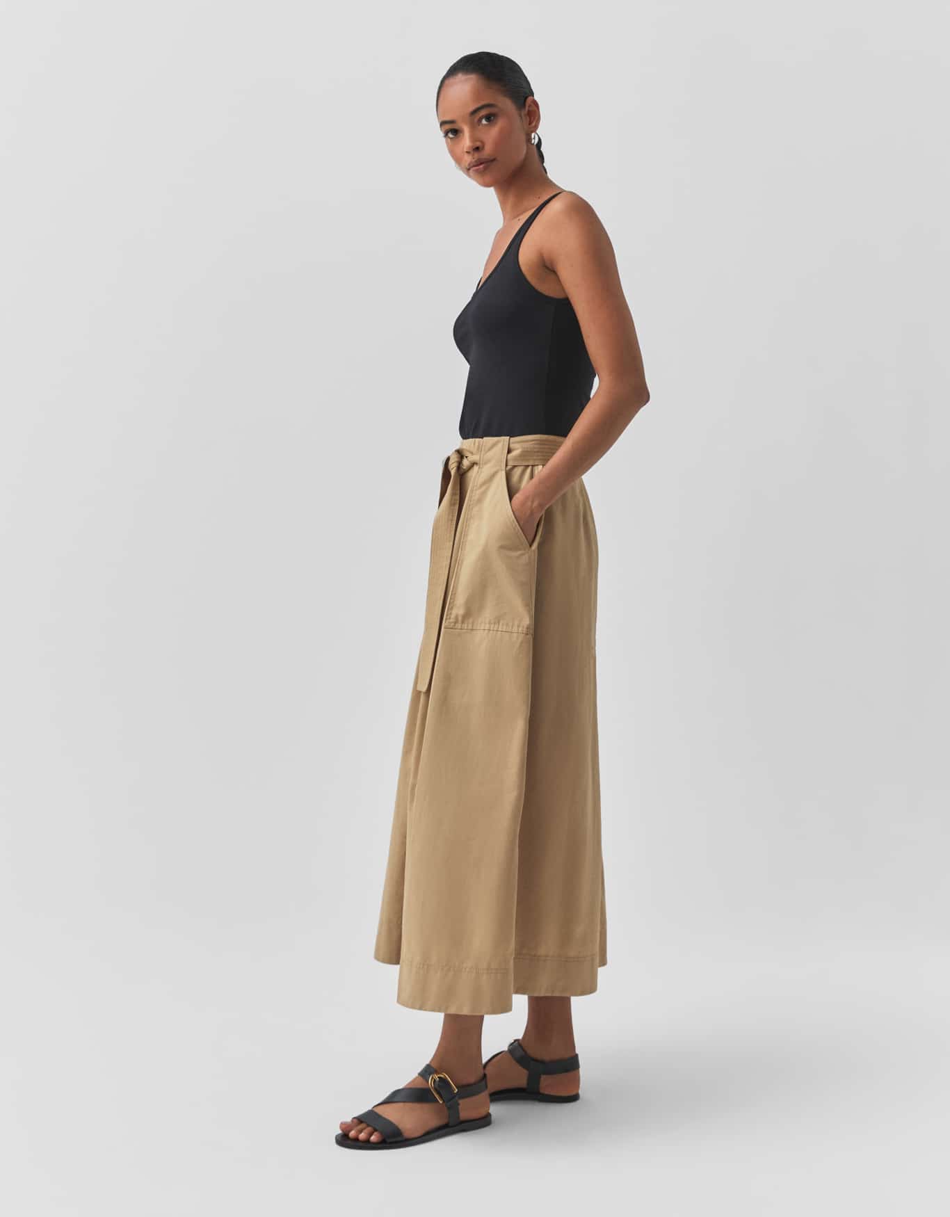 Saia Evasê Bolsos Pespontados