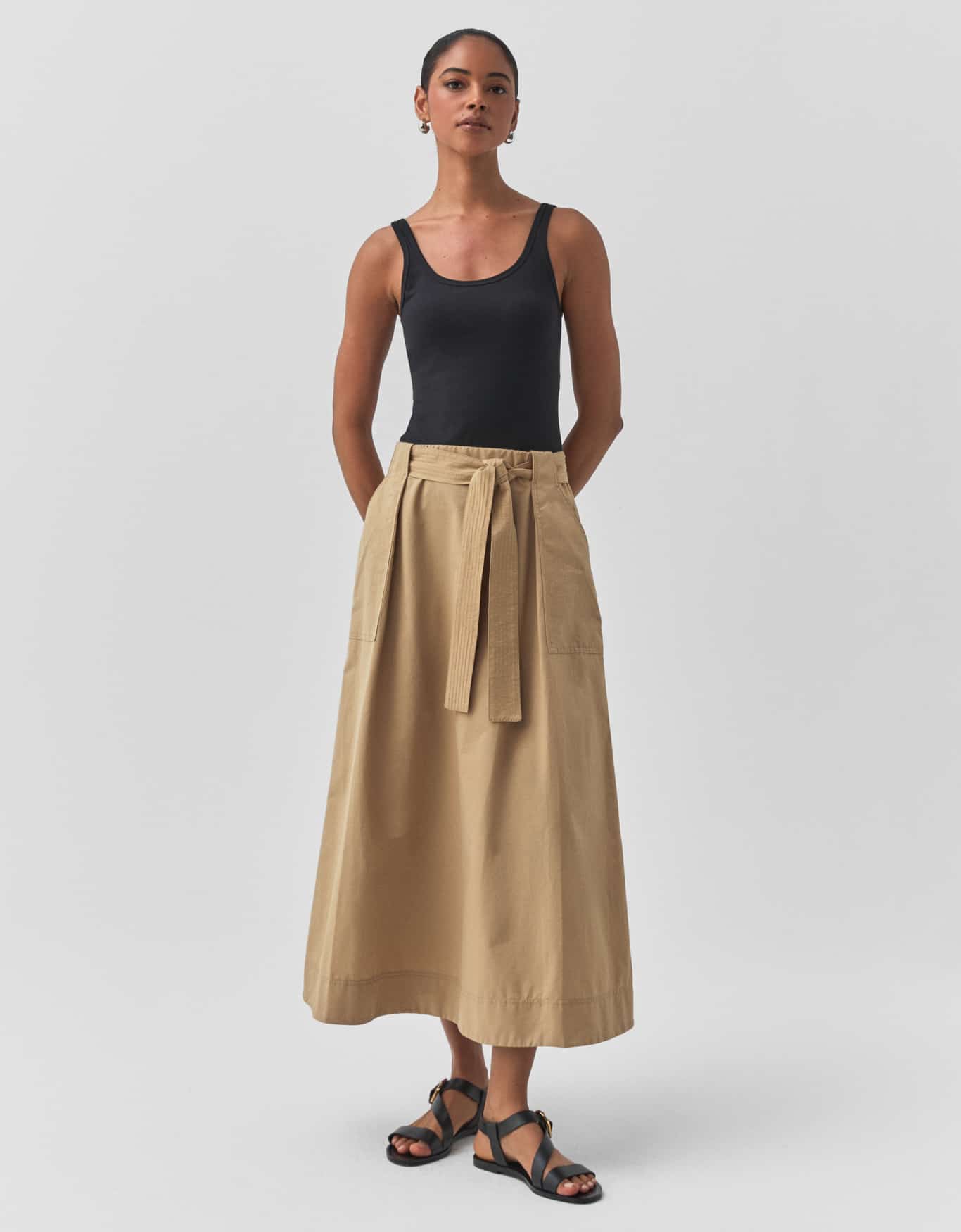 Saia Evasê Bolsos Pespontados