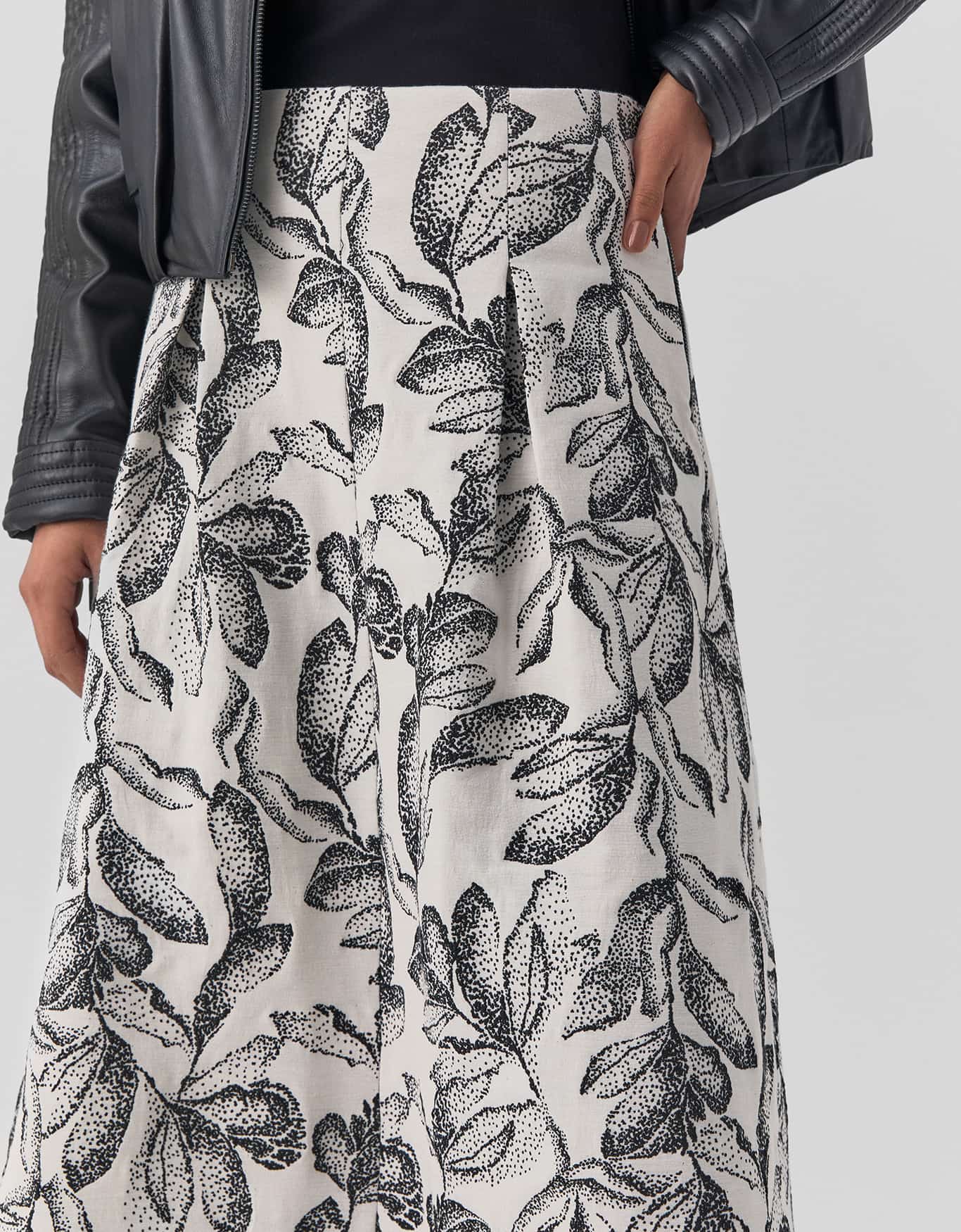 Saia Evasê Jacquard Poá Folhagem