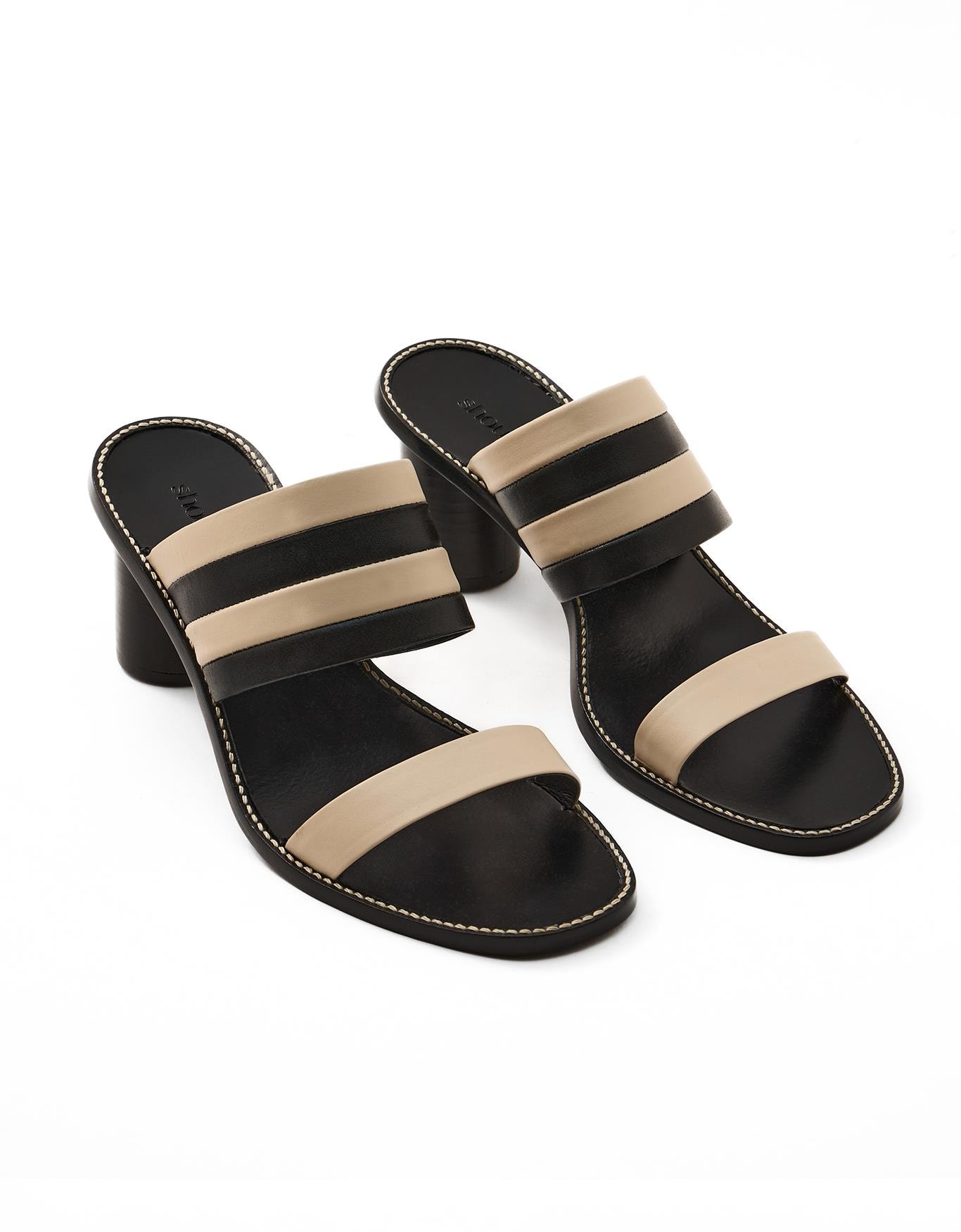 Sandália Preta e Branca Salto Médio