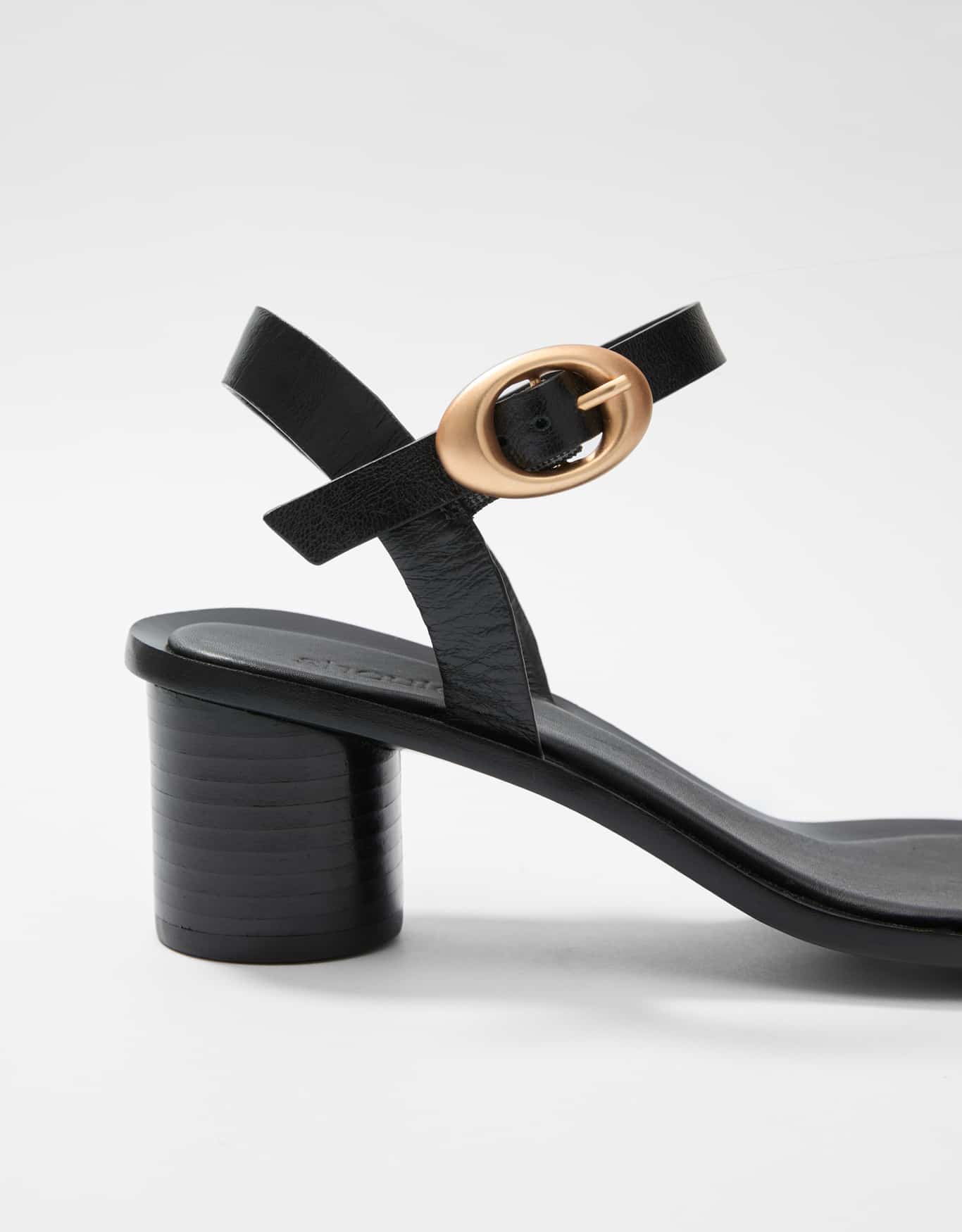 Sandália Salto Tiras