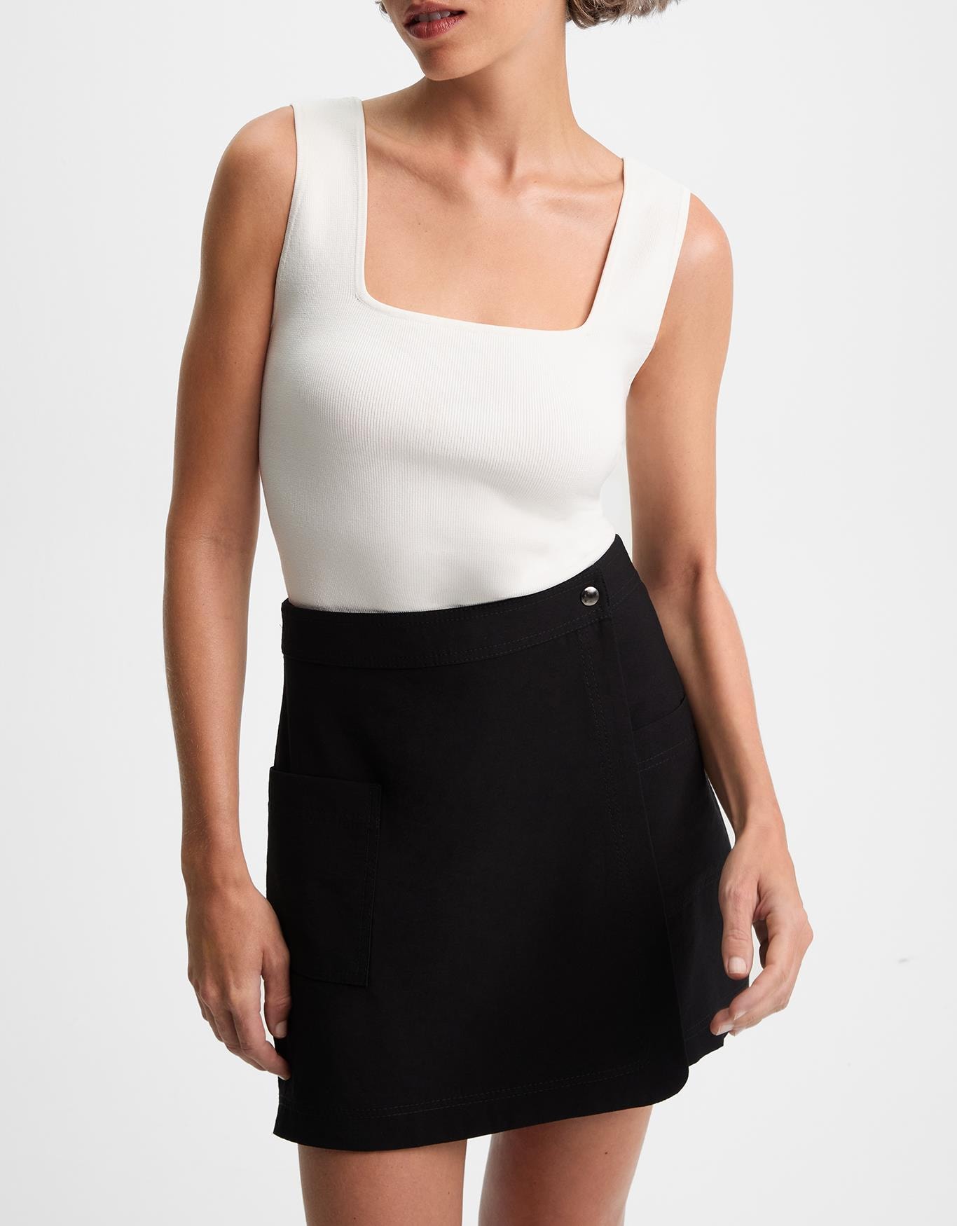 Short-Saia Transpassado Bolsos