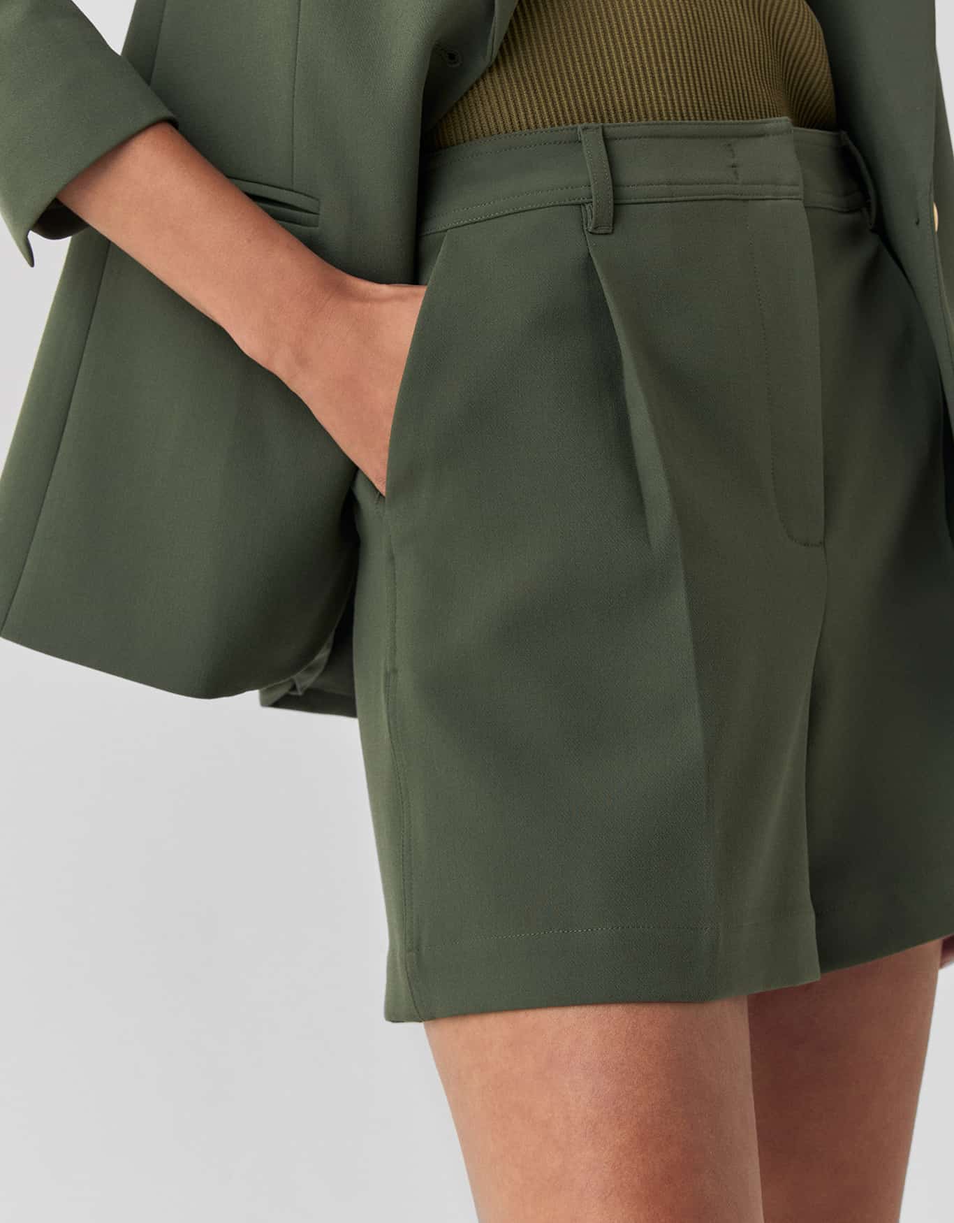 Shorts Alfaiataria Verde