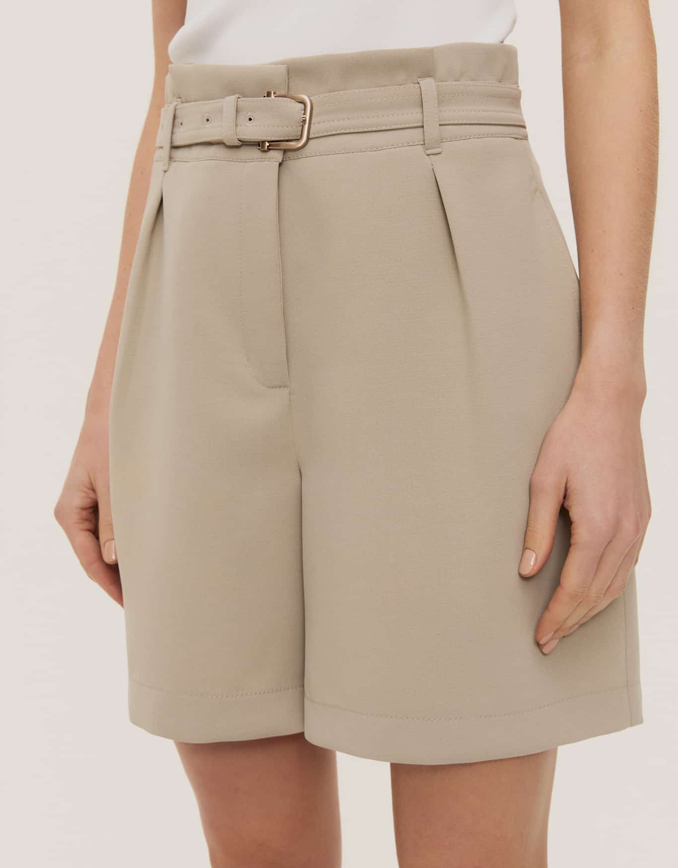 Shorts Alfaitada com Cinto