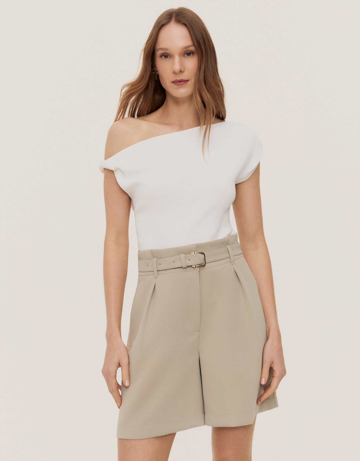 Shorts Alfaitada com Cinto