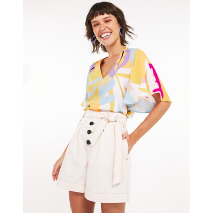 Shorts Botões Frontais e Faixa