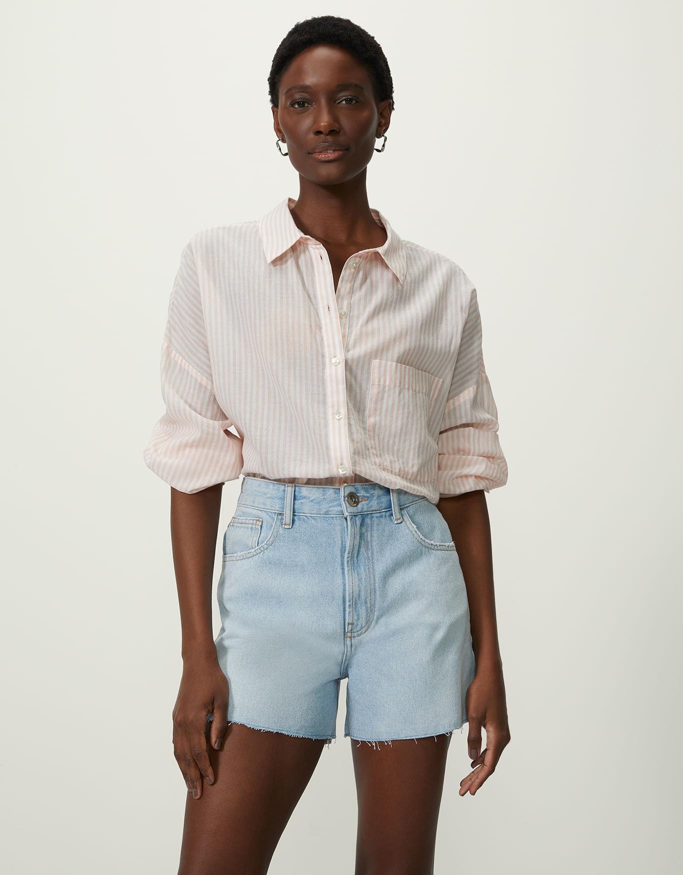 Shorts Jeans Claro Barra à Fio