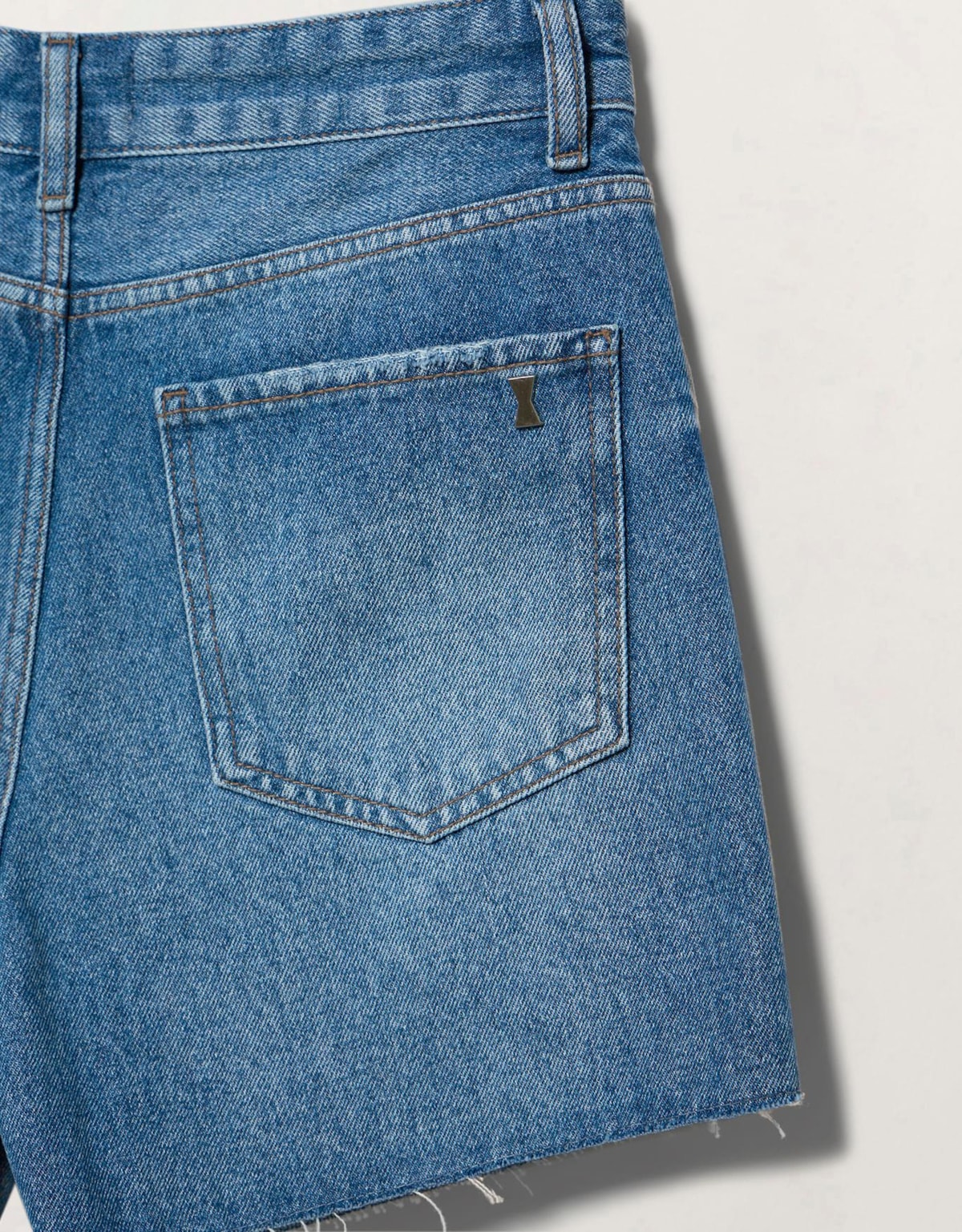 image_b2e70a43-a51d-41ff-b594-f60f0b09ec24