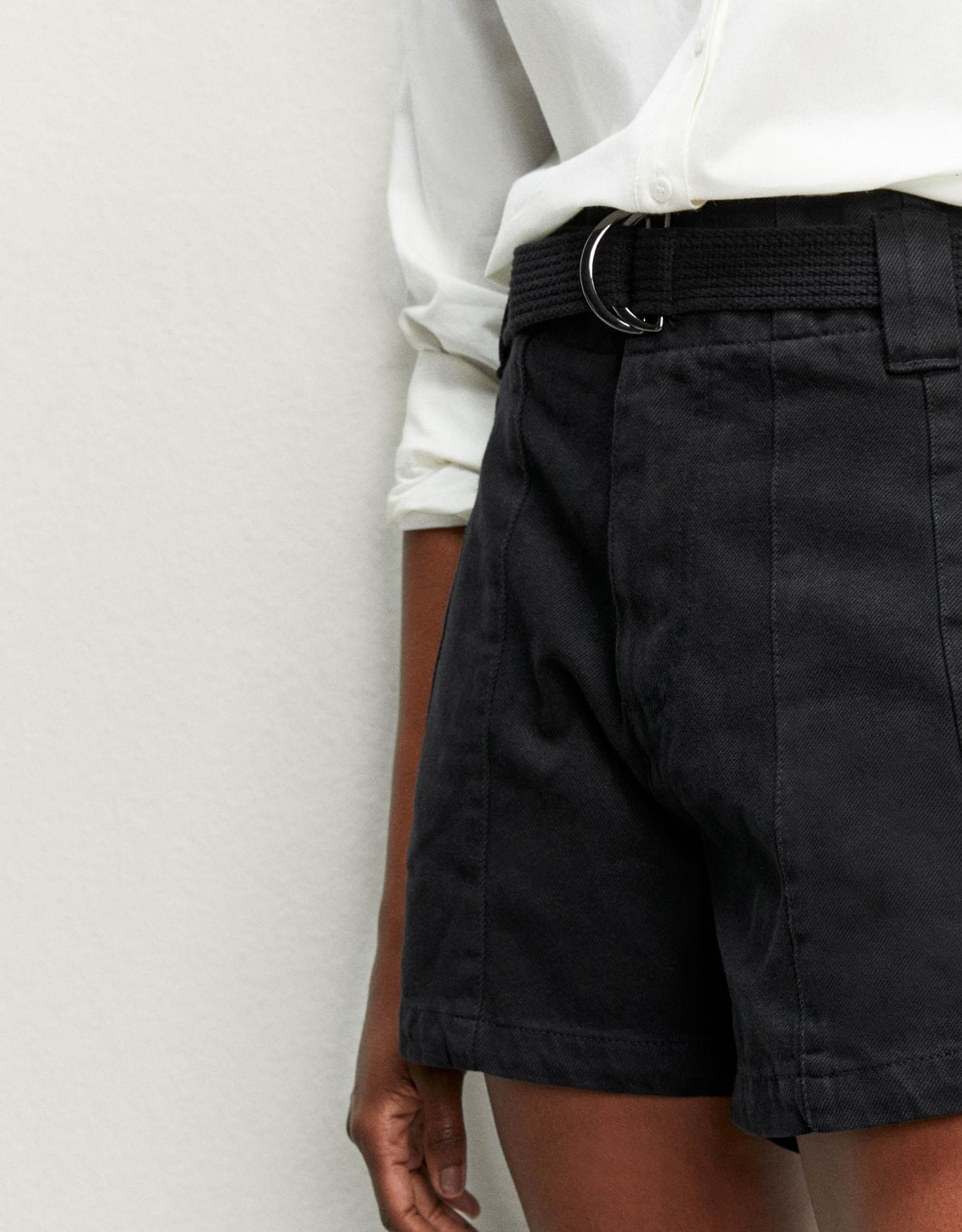 Shorts Sarja Recortes Cinto