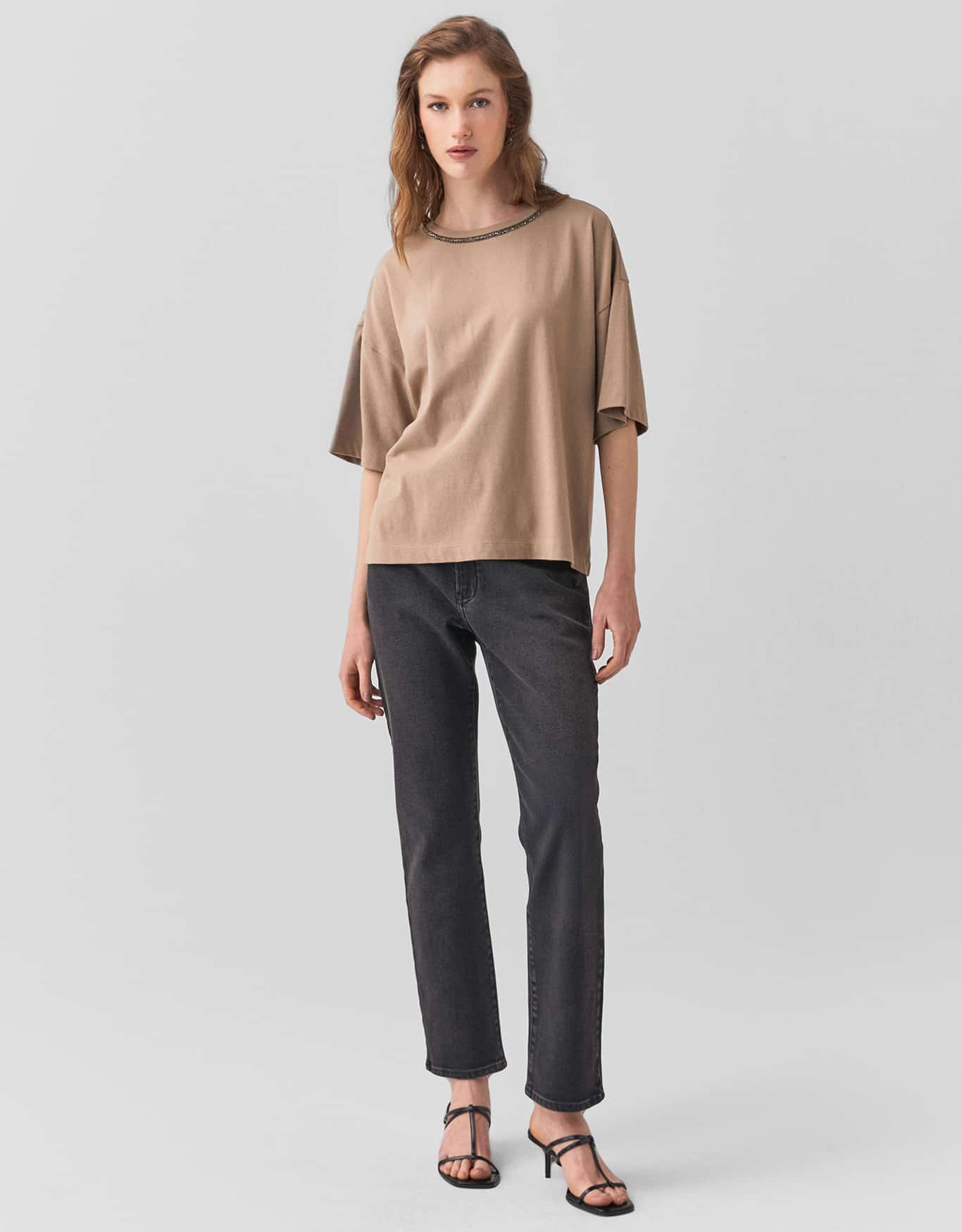 T-Shirt Bordado Decote