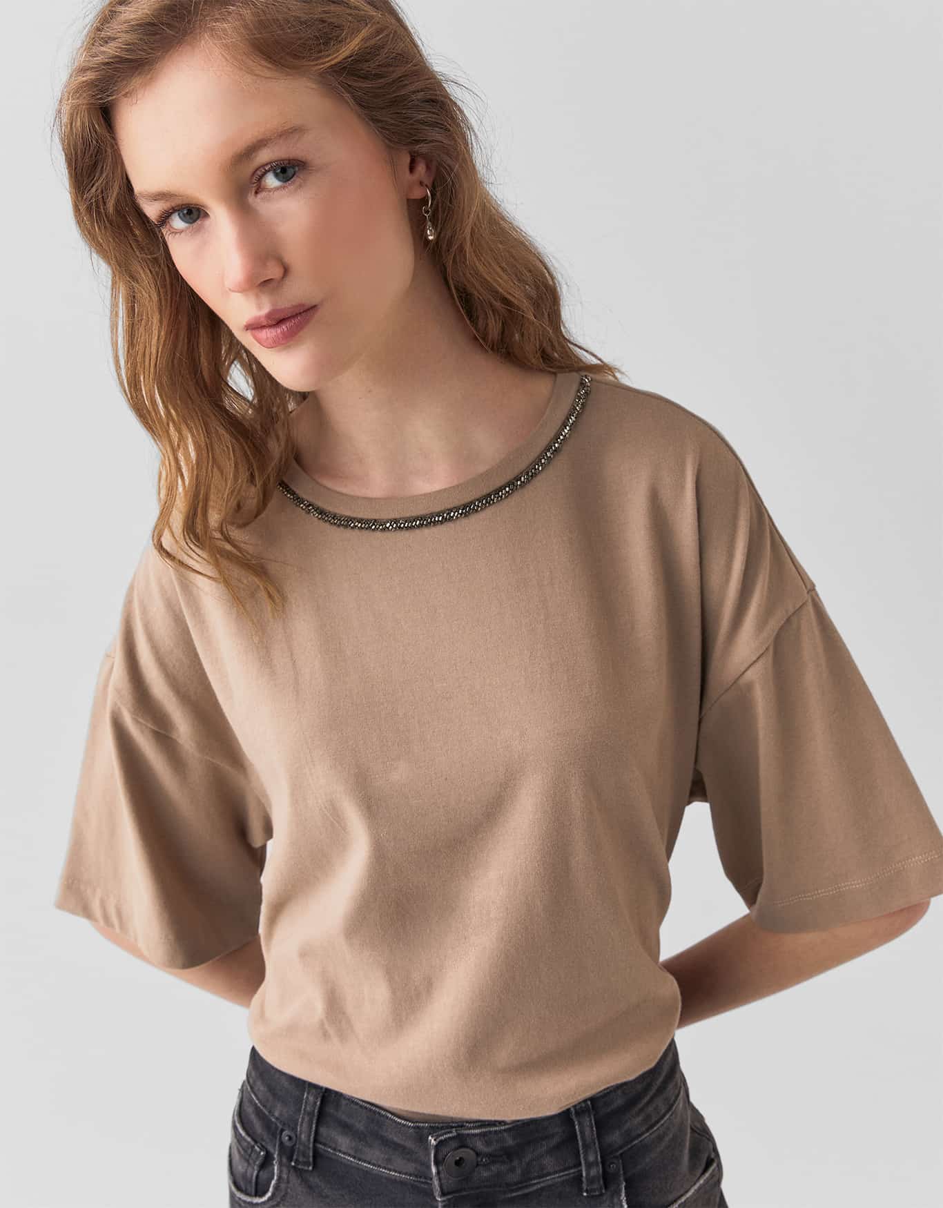 T-Shirt Bordado Decote