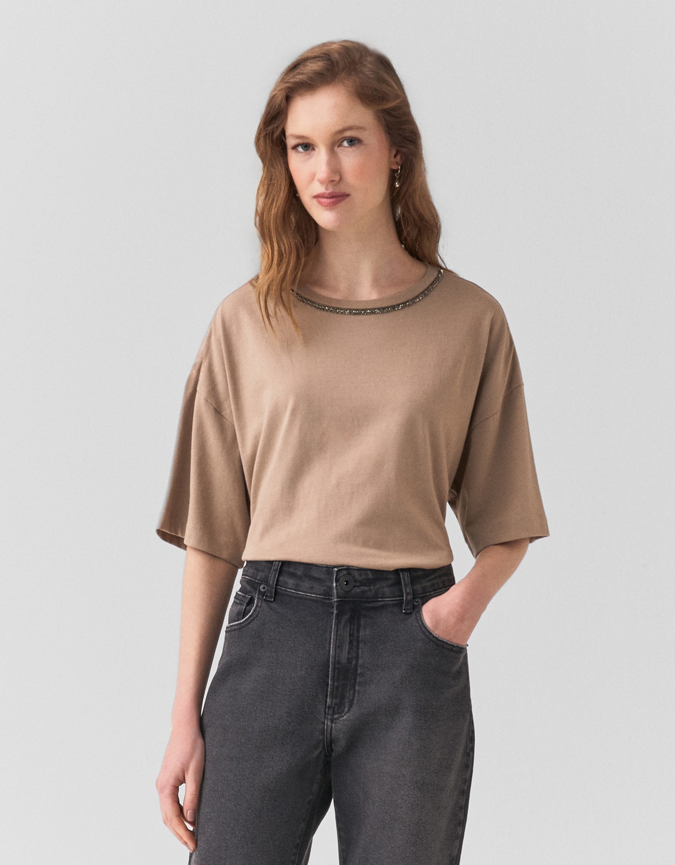 T-Shirt Bordado Decote