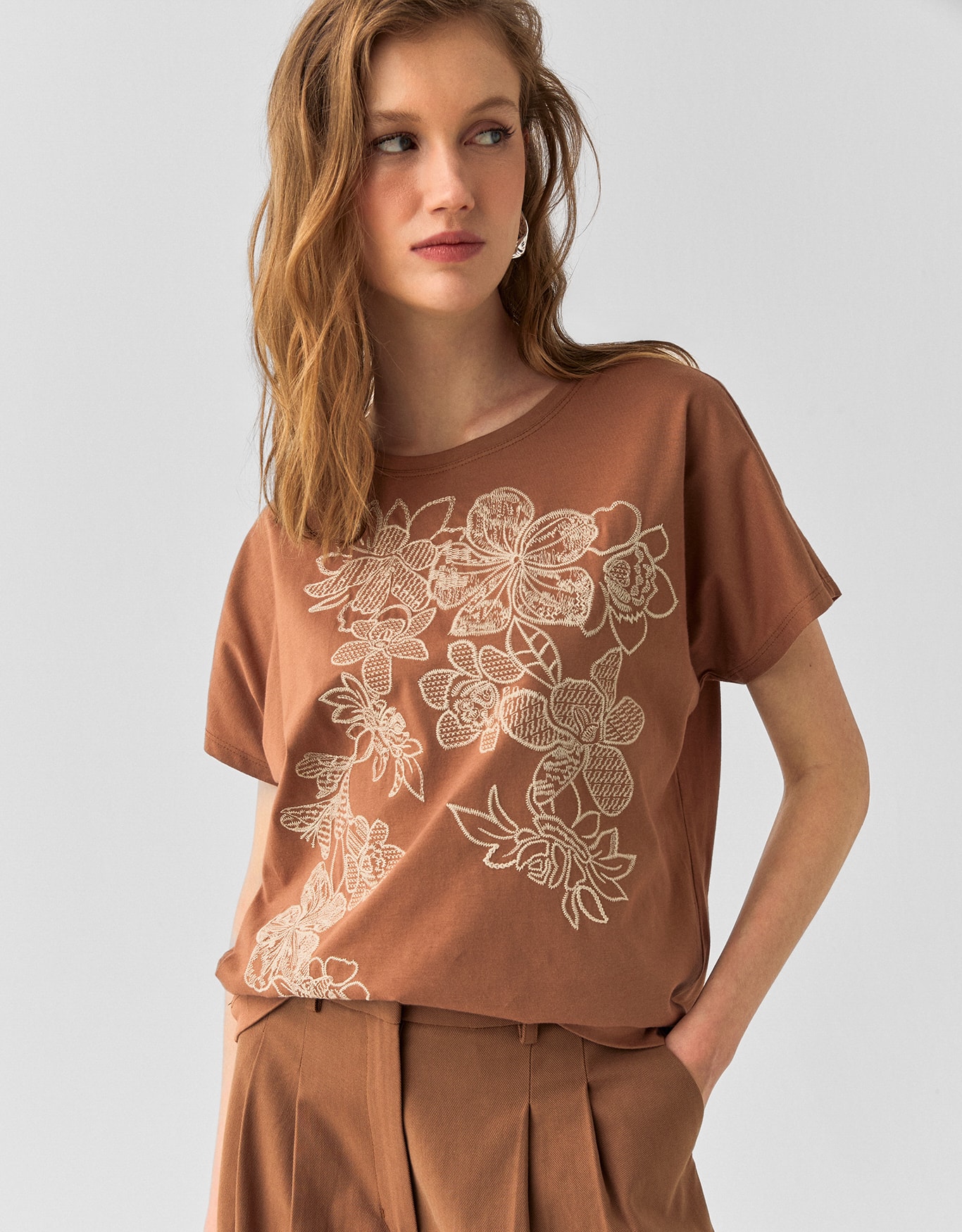 T-Shirt Bordado Floral