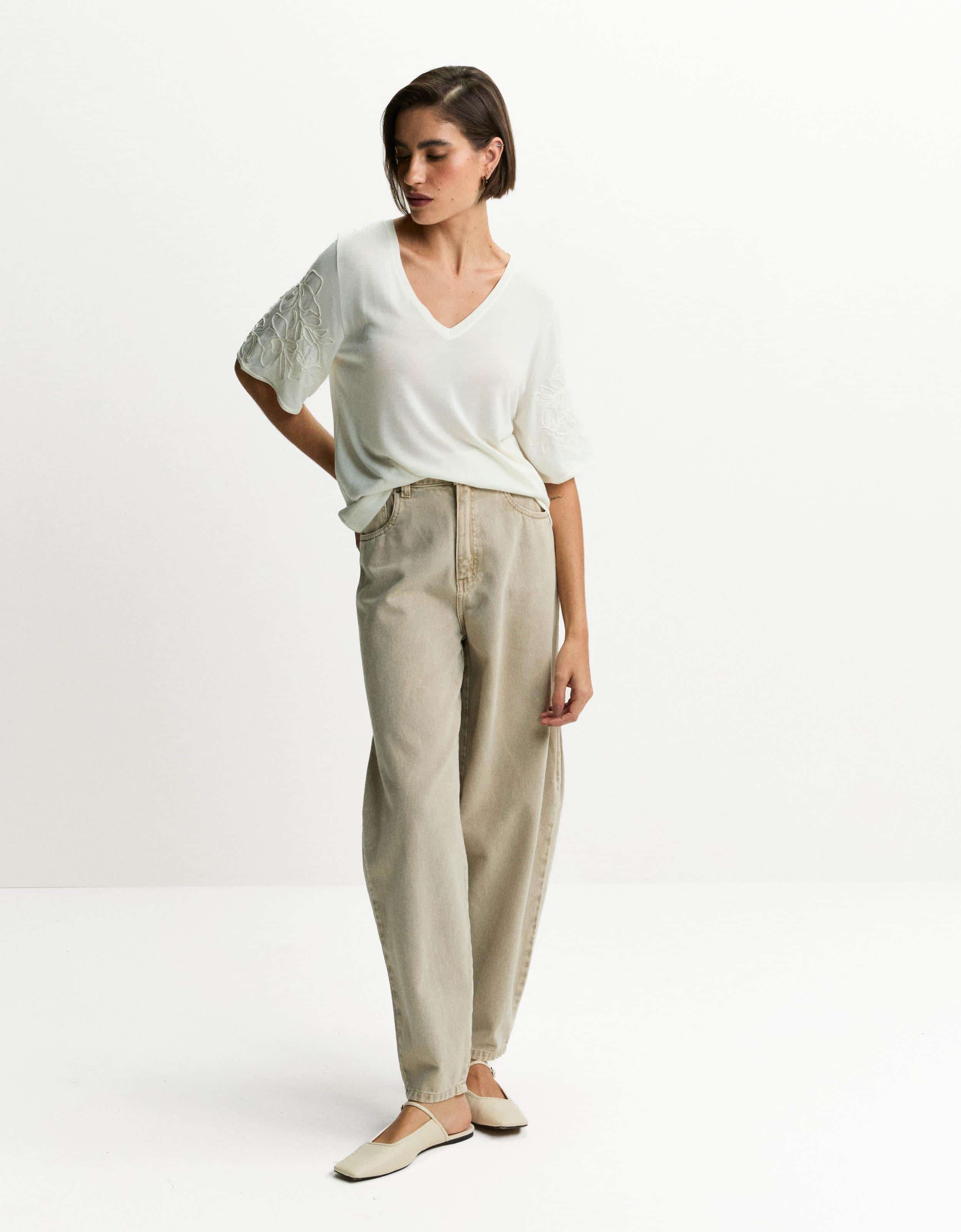 T-Shirt Bordado Manga Decote v