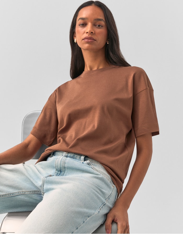 Shoulder — T-Shirt Boxy Algodão Pima Marrom