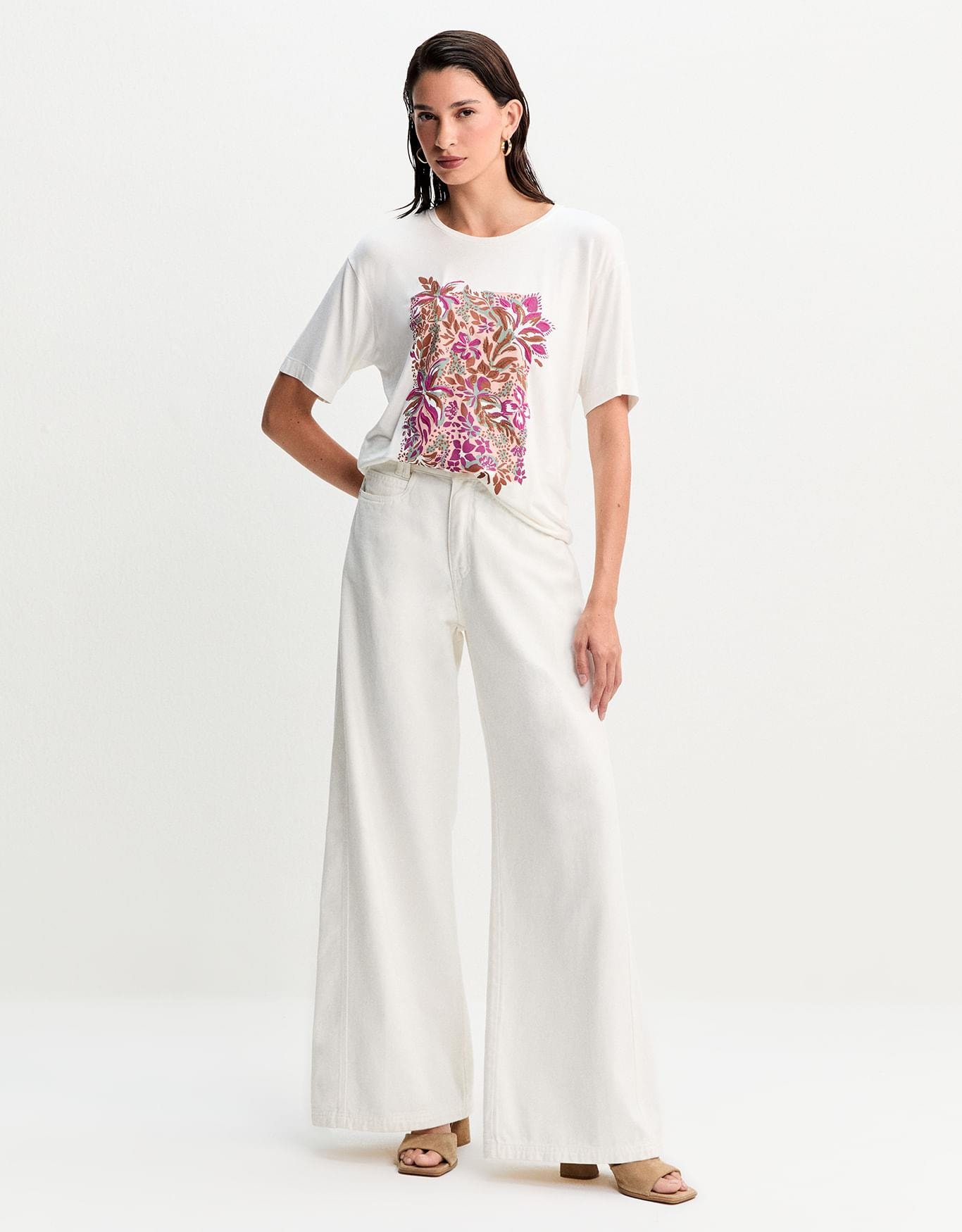 T-Shirt Cartaz Bordado Flores