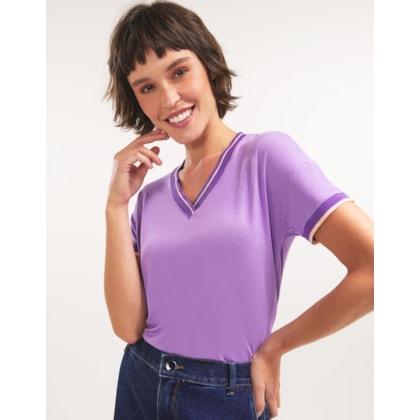 T-Shirt Decote v Retilínea