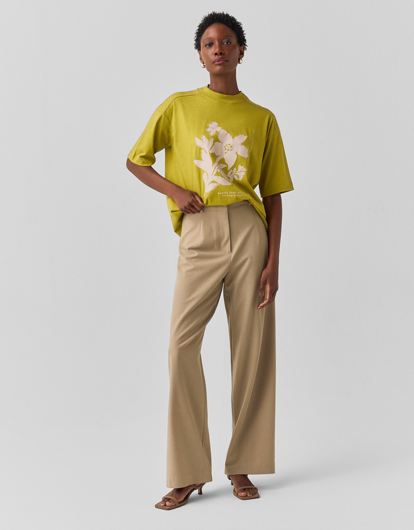 T-Shirt Flor Bordada