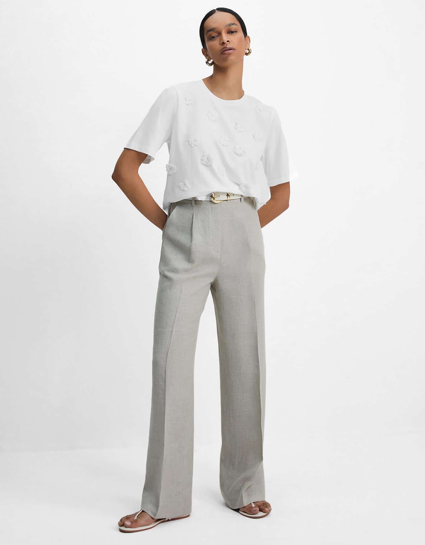 T-Shirt Flor Bordada Relevo