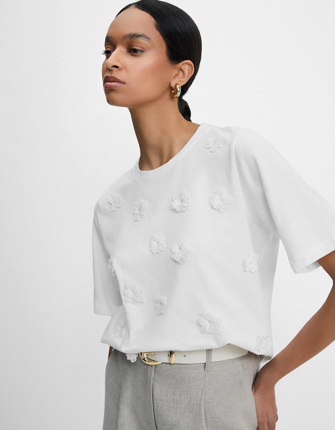 T-Shirt Flor Bordada Relevo