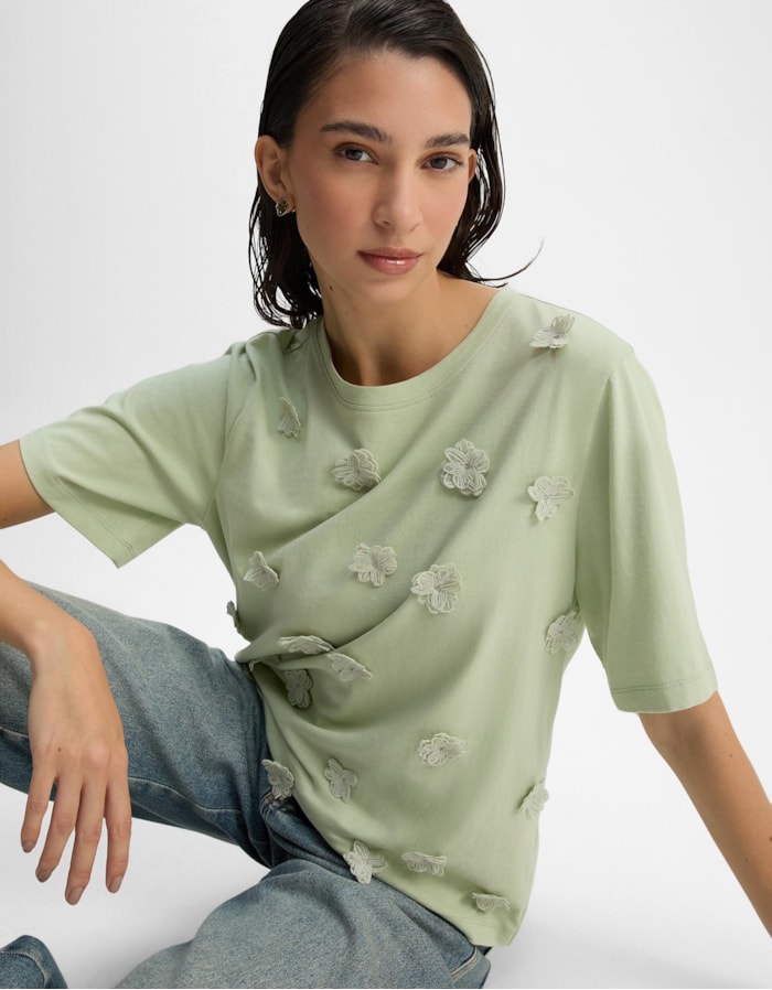 Shoulder — T-Shirt Flor Bordada Relevo