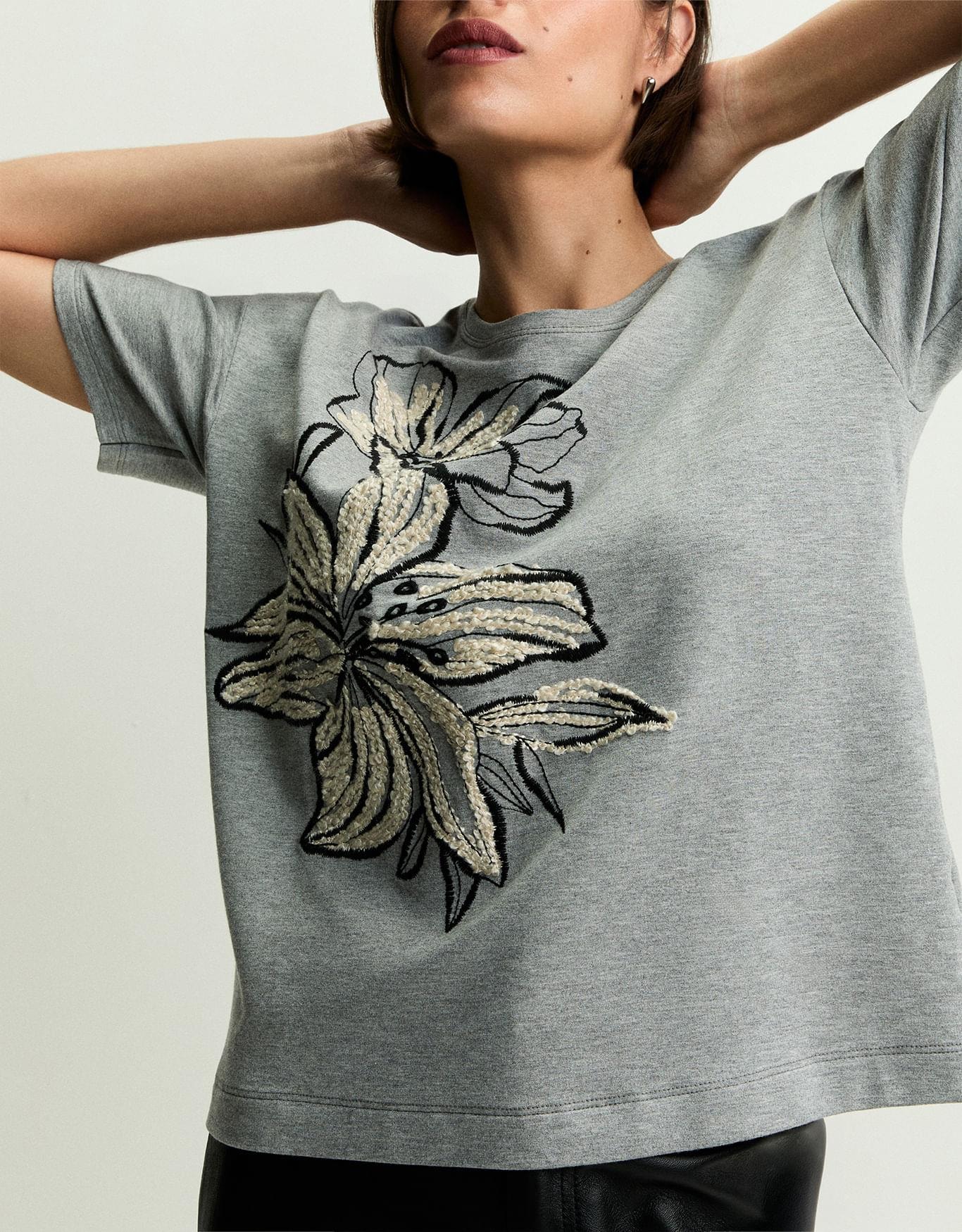 T-Shirt Flor Bordado Textura