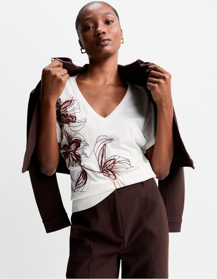 T-Shirt Flor Lateral Bordado