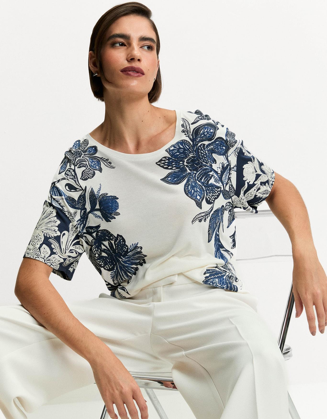 T-Shirt Floral Bicolor Bordado