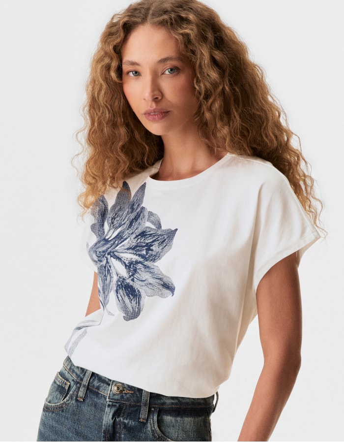 Shoulder — T-Shirt Floral Bordado