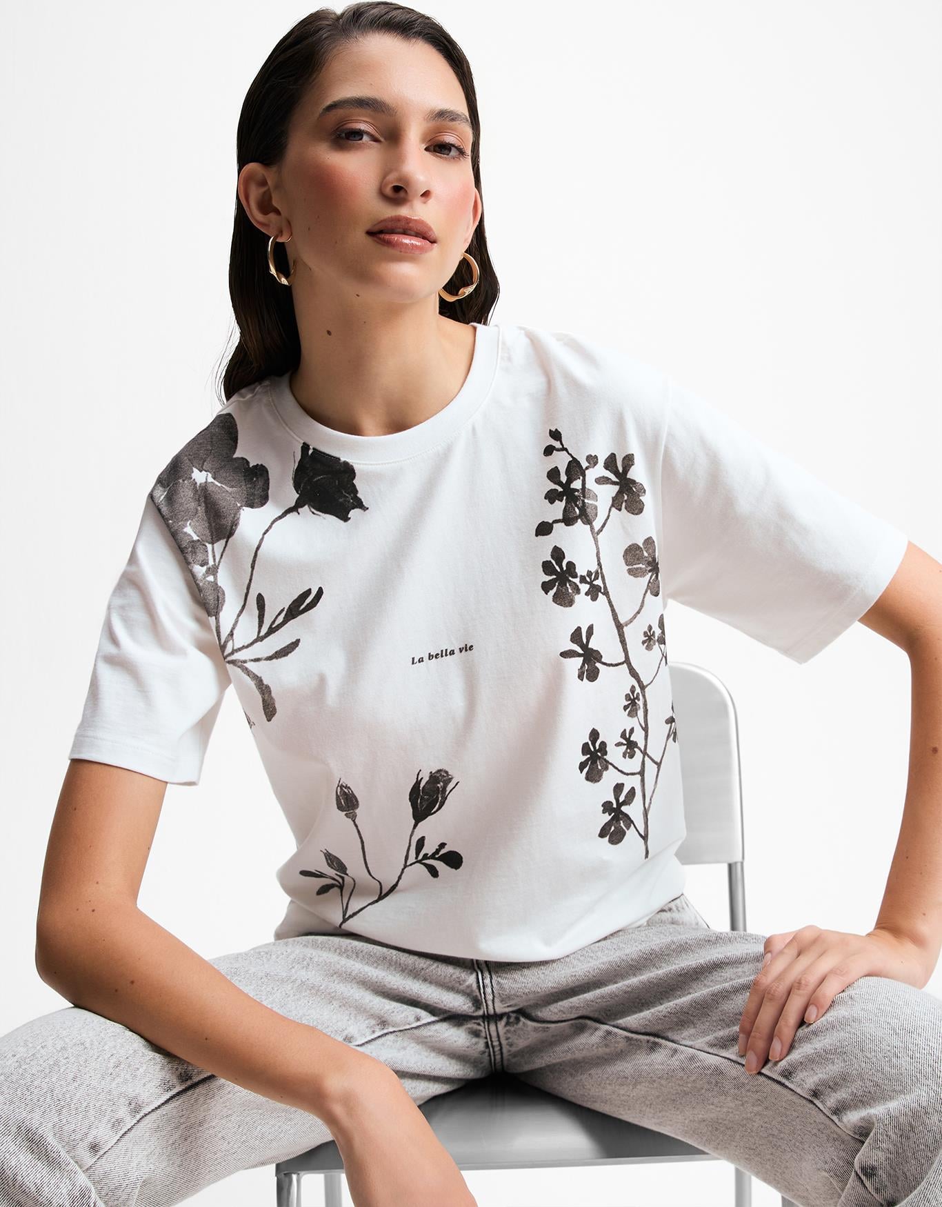 T-Shirt Floral Preto e Branco