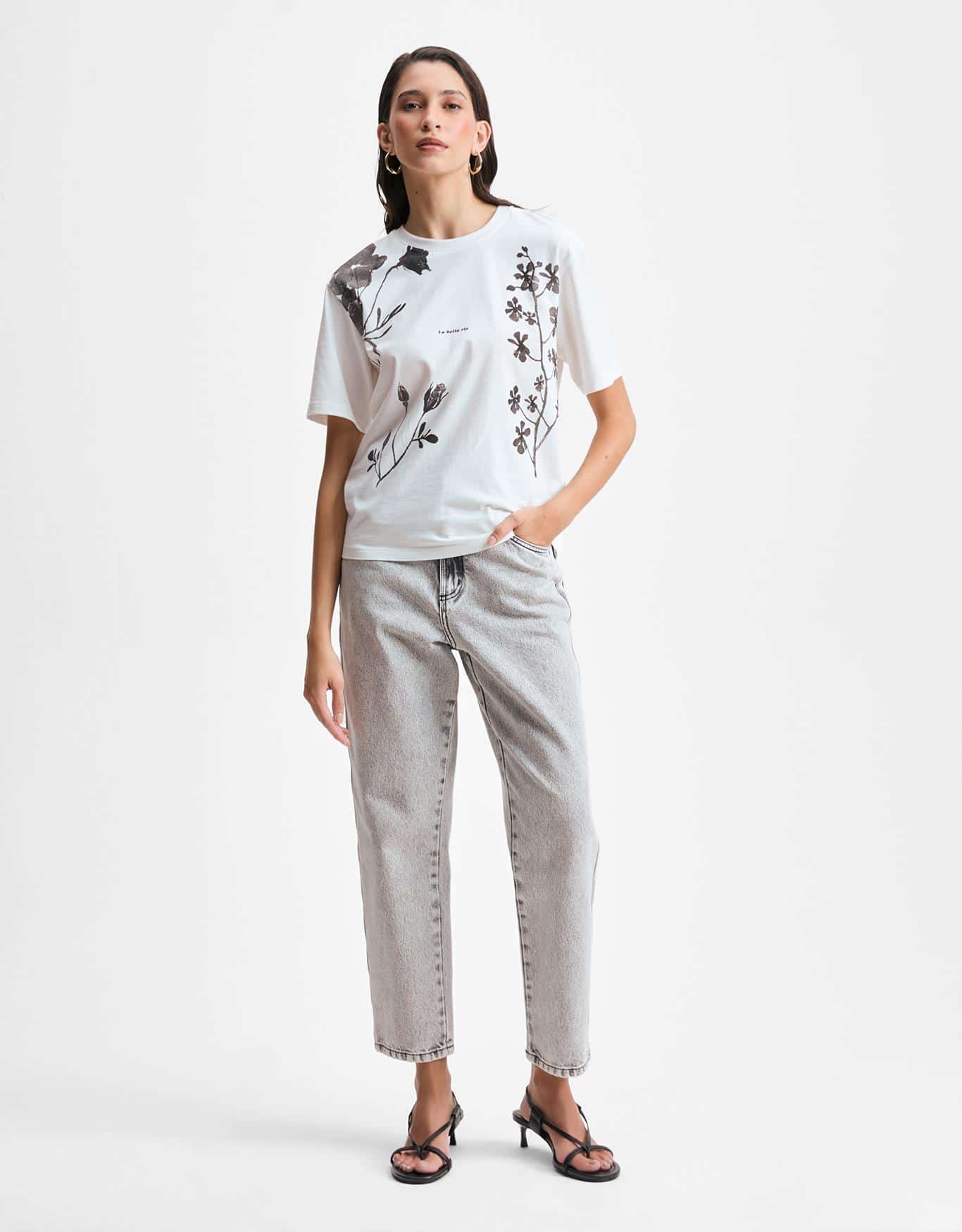 T-Shirt Floral Preto e Branco