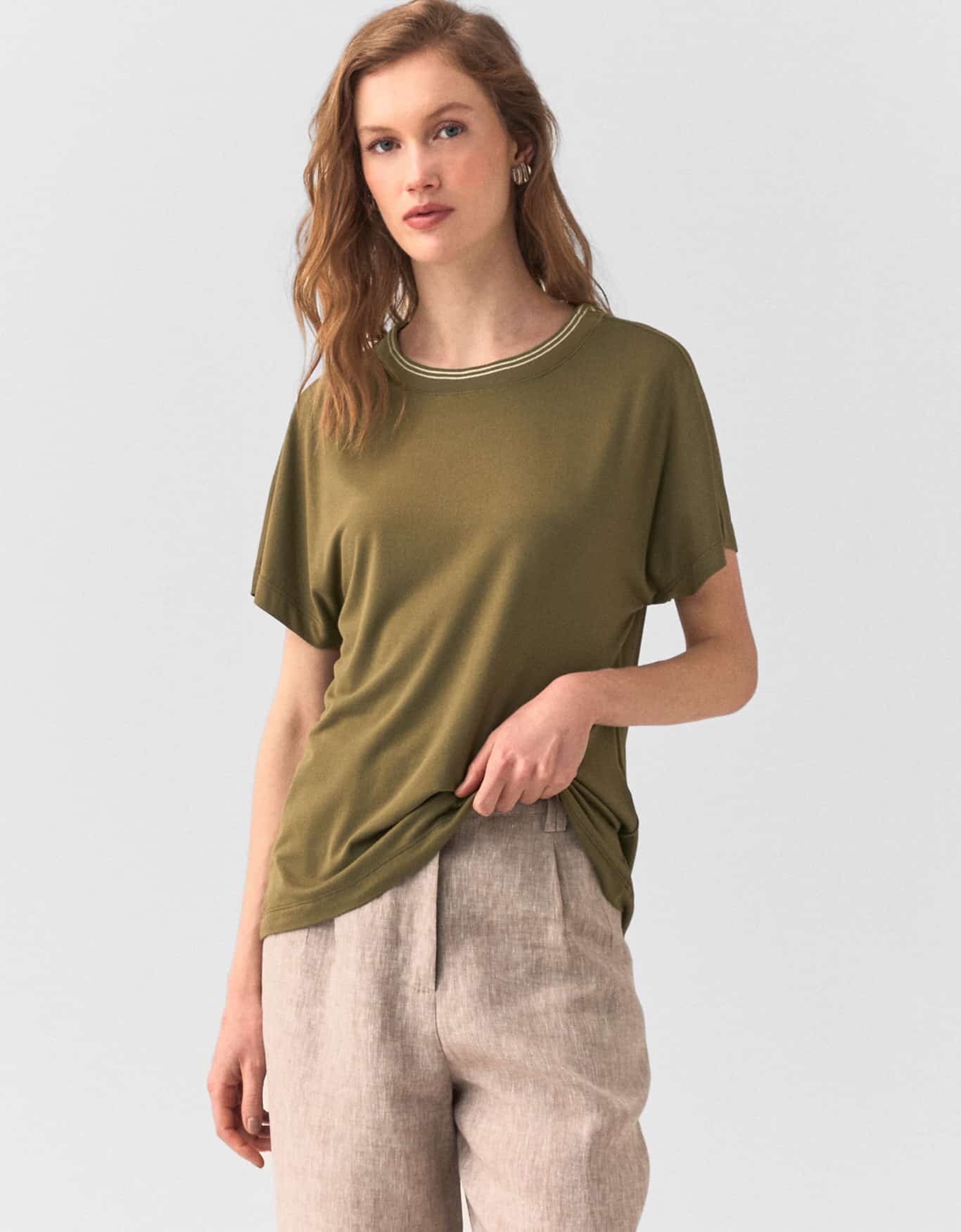 T-Shirt Retilínea Decote