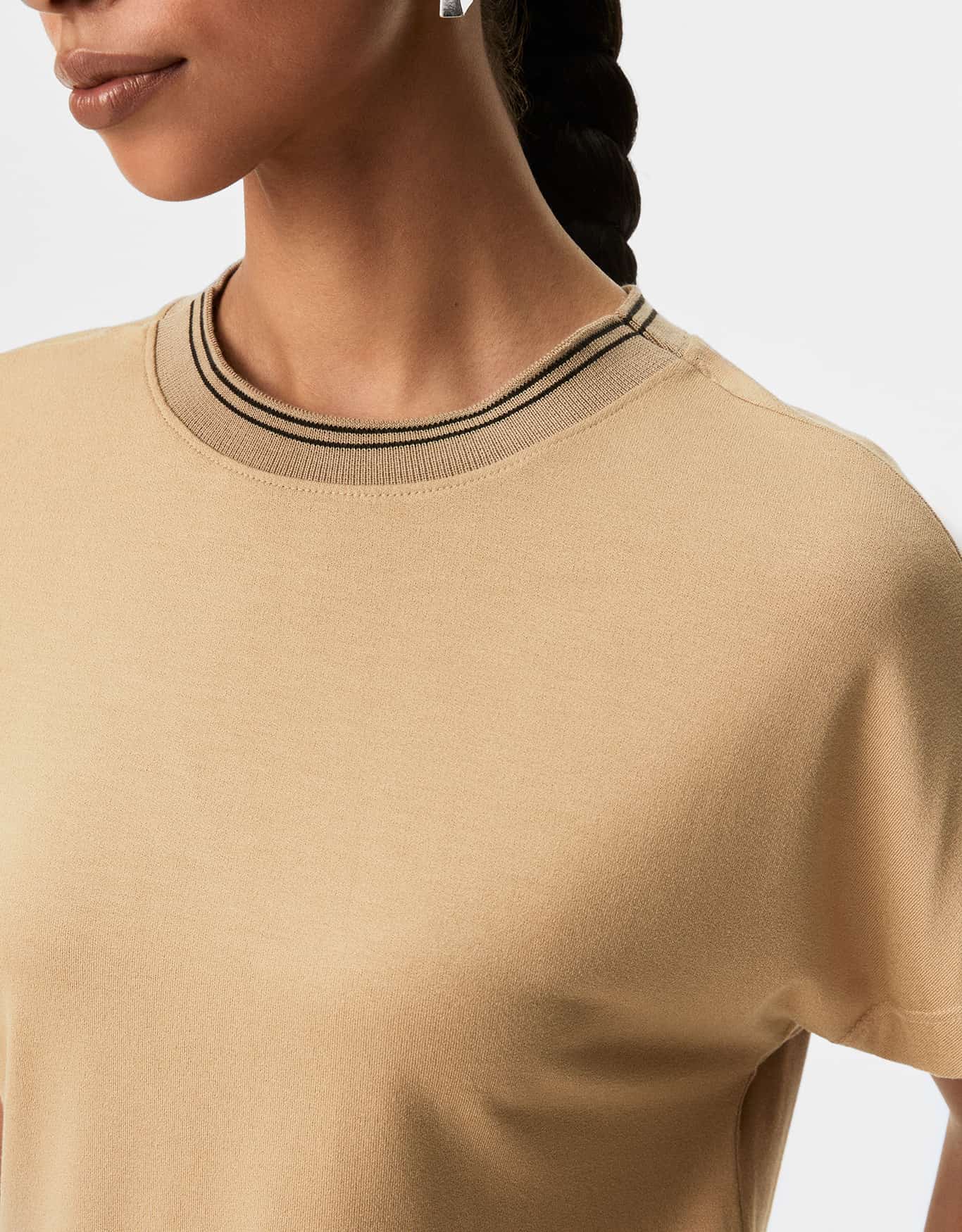 T-Shirt Retilínea Decote